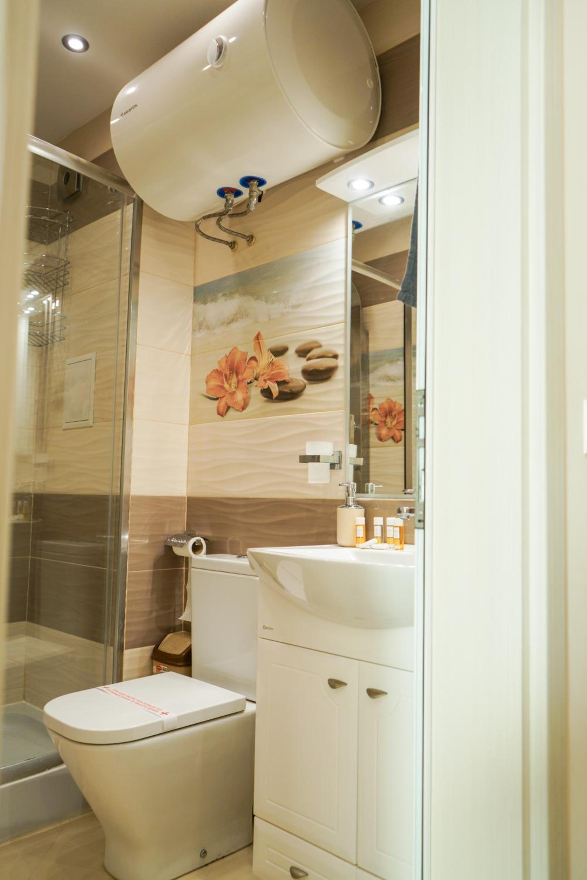 GRAND APARTMENT BOGORIDI - top center near to sea and sea garden