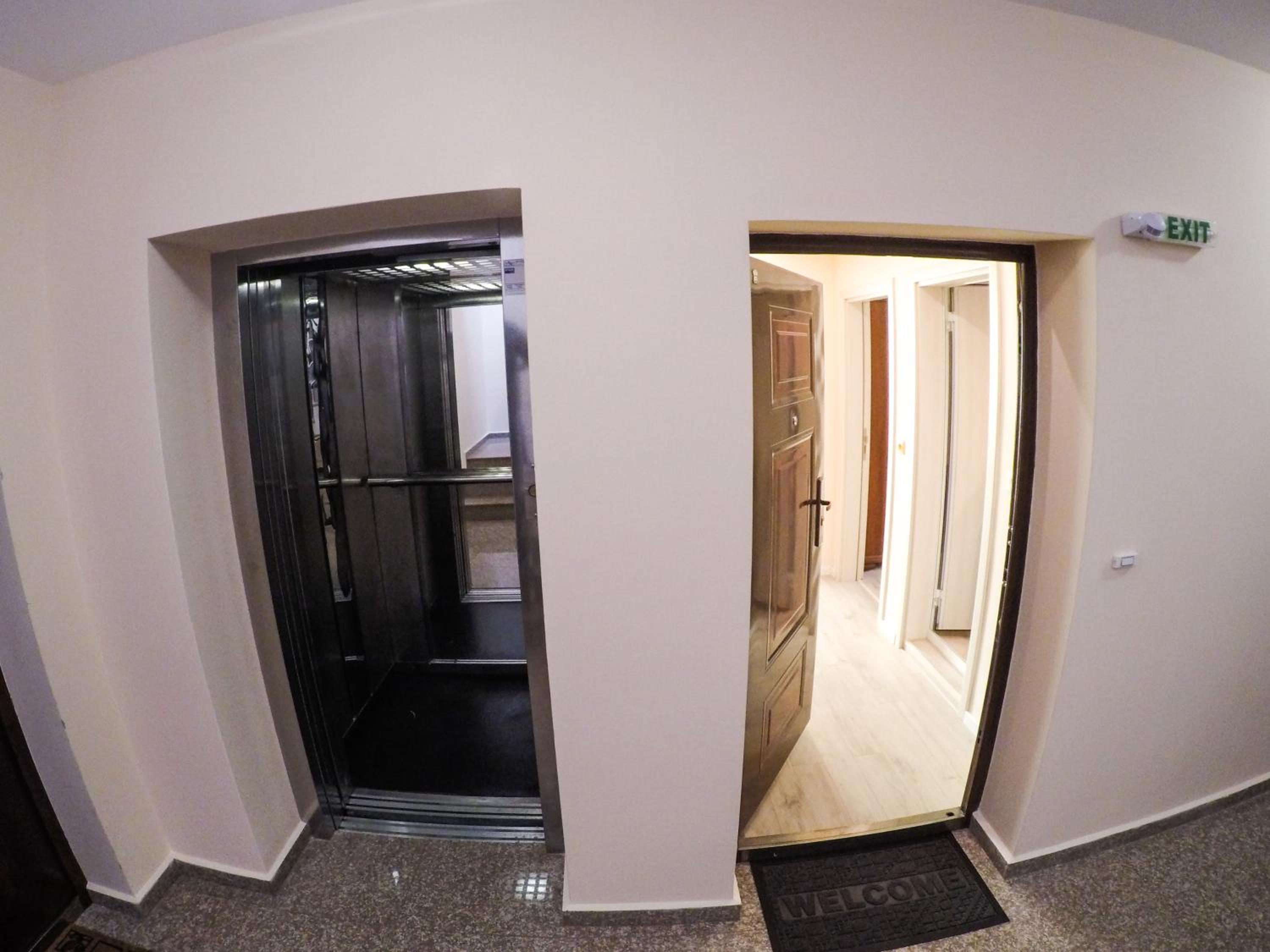 GRAND APARTMENT BOGORIDI - top center near to sea and sea garden