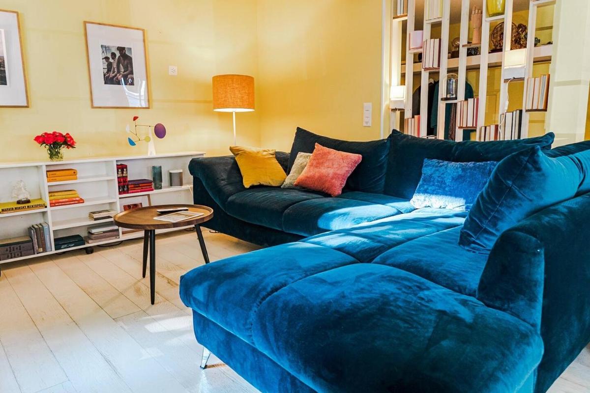 Stylish Garden-Gem by Lake: Pet-Friendly & Central