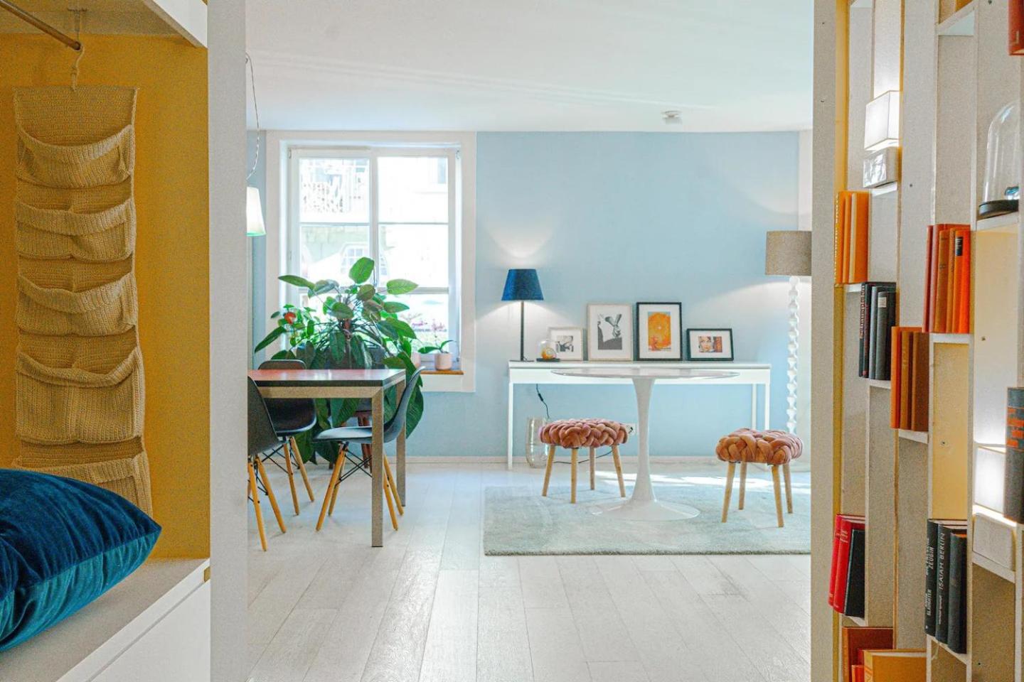 Stylish Garden-Gem by Lake: Pet-Friendly & Central