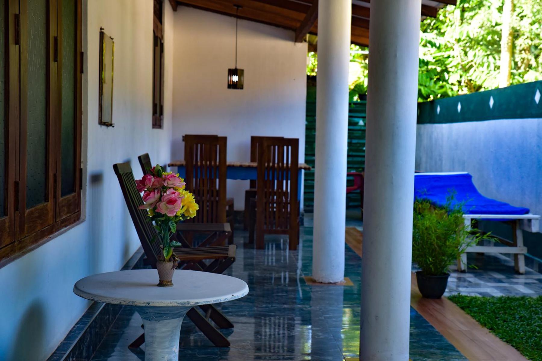 Saki Villa, boat tours & sea food with rotti