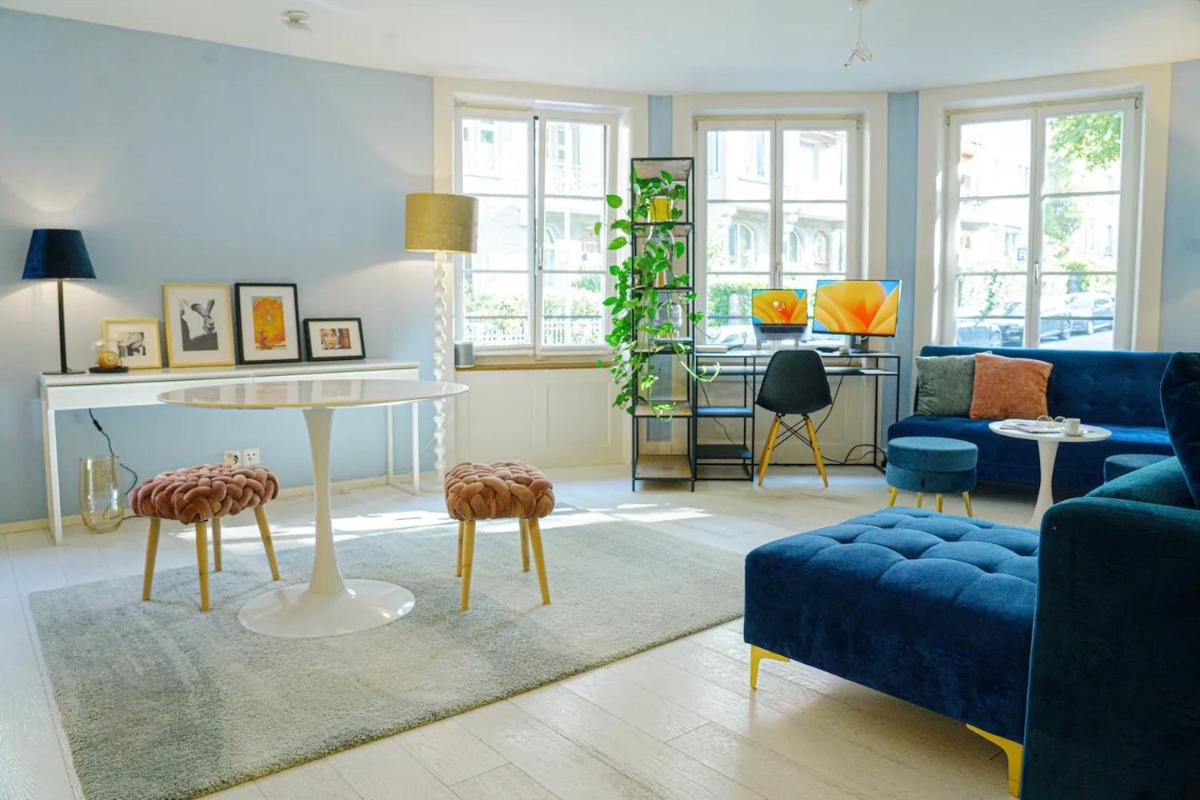 Stylish Garden-Gem by Lake: Pet-Friendly & Central