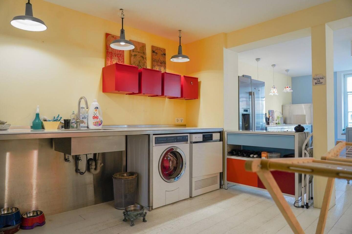 Stylish Garden-Gem by Lake: Pet-Friendly & Central