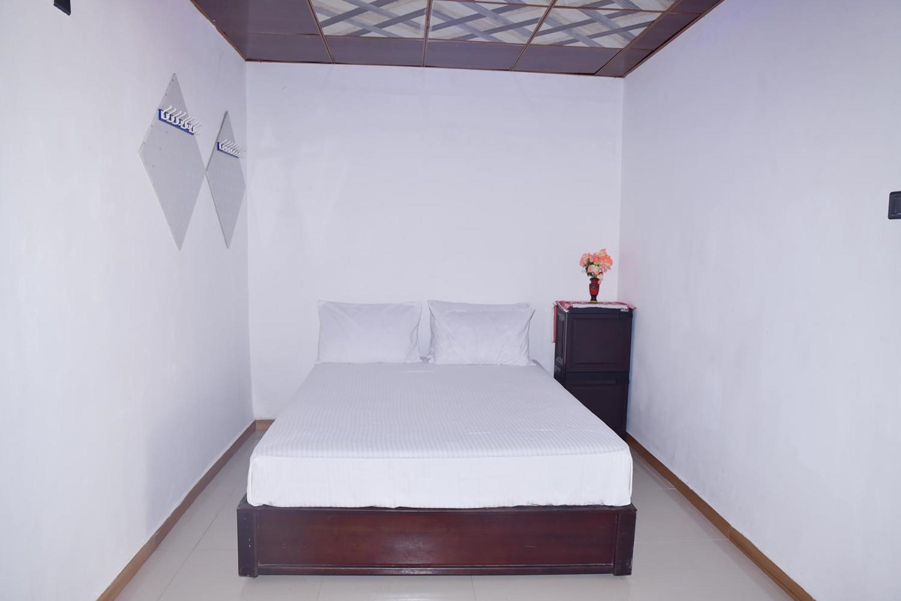 Saki Villa, boat tours & sea food with rotti