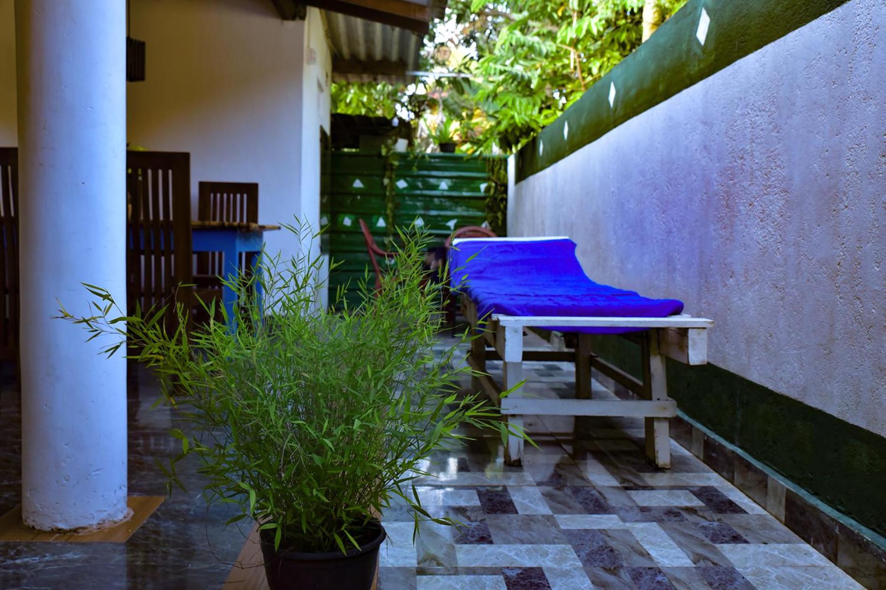 Saki Villa, boat tours & sea food with rotti