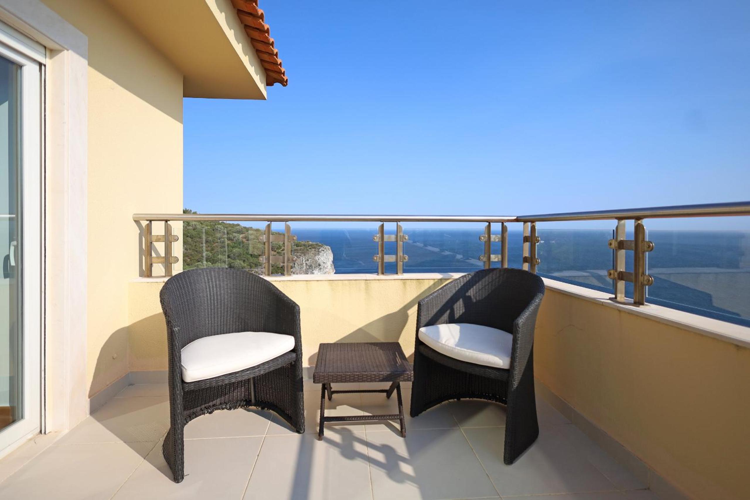 Coastline Arrabida Villa by CadenzaLux