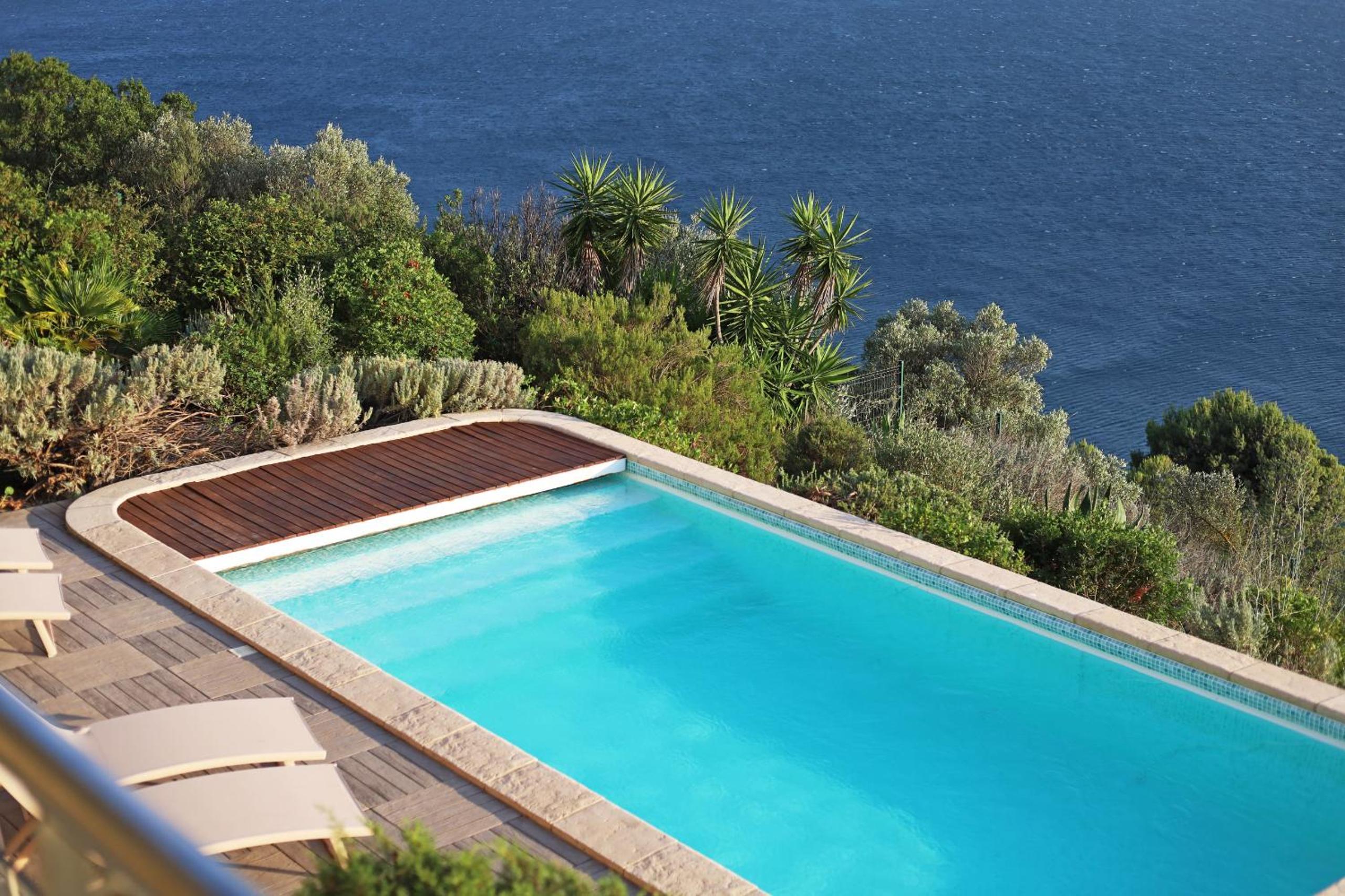 Coastline Arrabida Villa by CadenzaLux