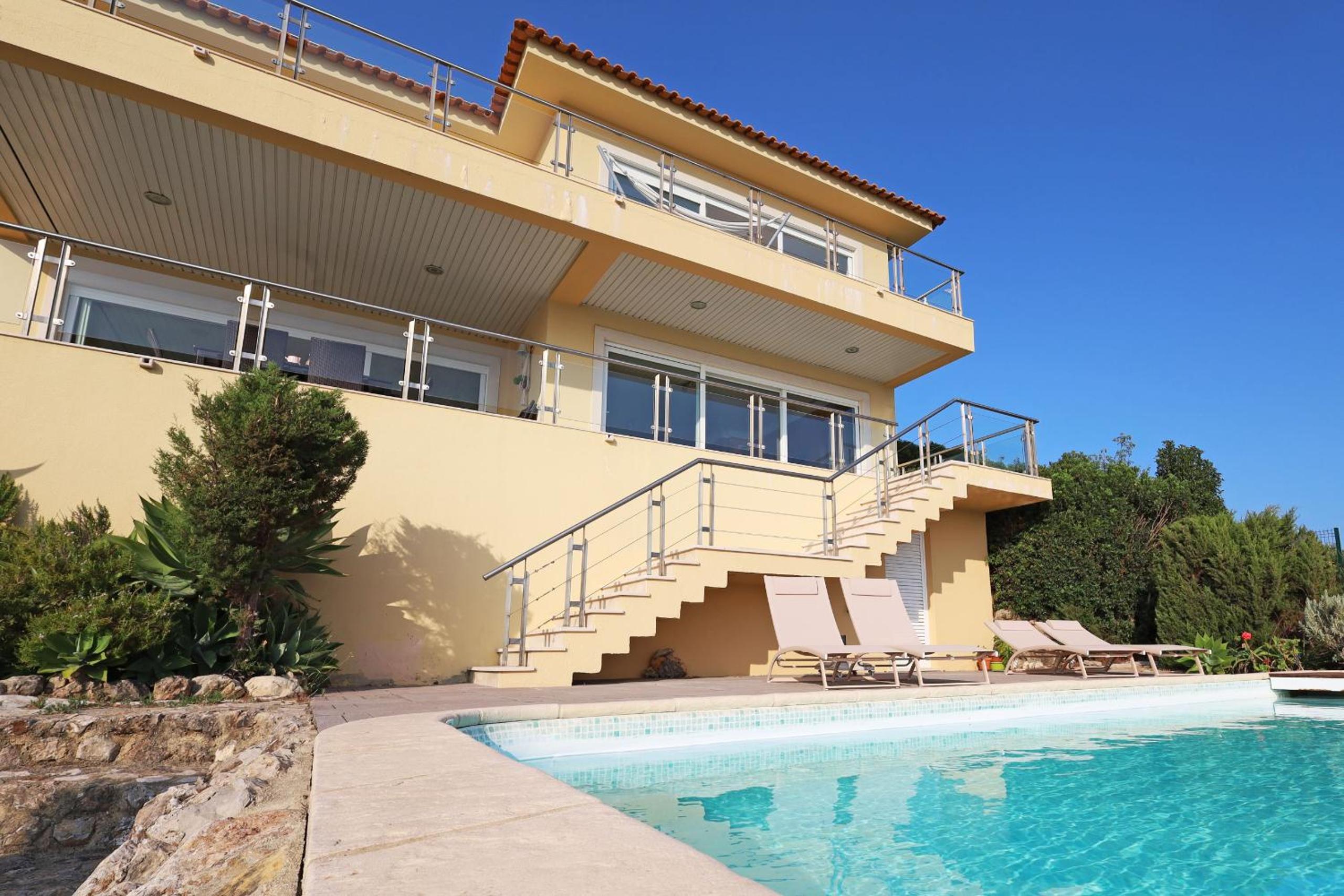 Coastline Arrabida Villa by CadenzaLux
