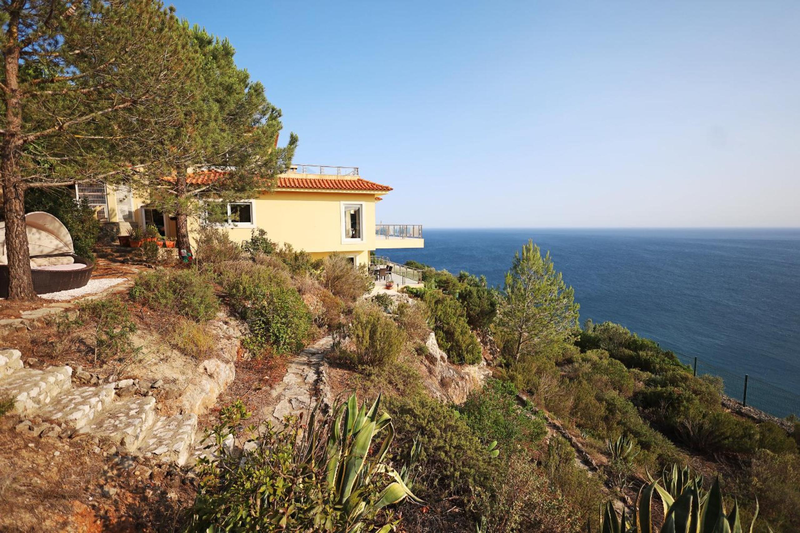 Coastline Arrabida Villa by CadenzaLux