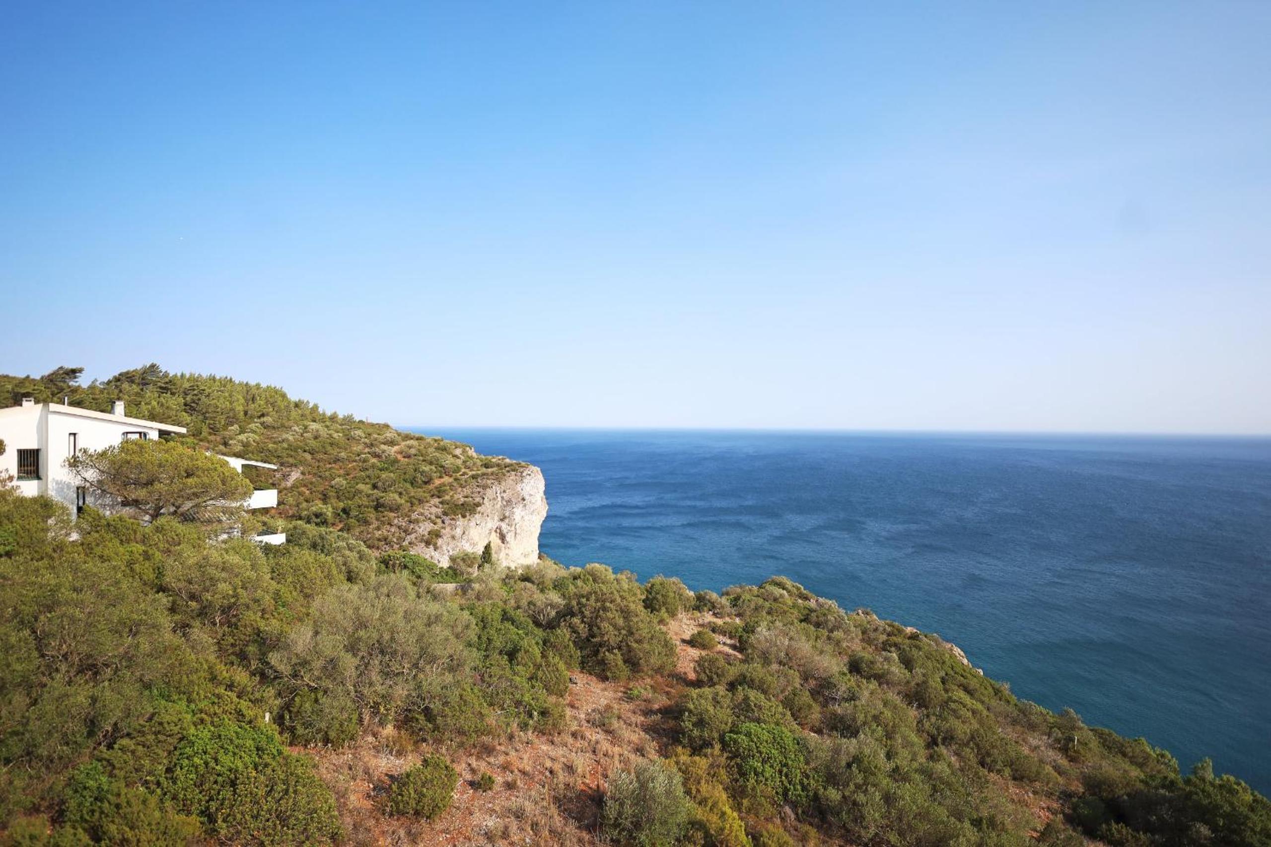 Coastline Arrabida Villa by CadenzaLux