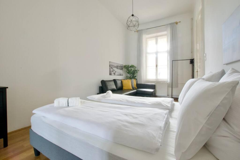 Budget Apartment by Hi5 - King street - for groups view 4