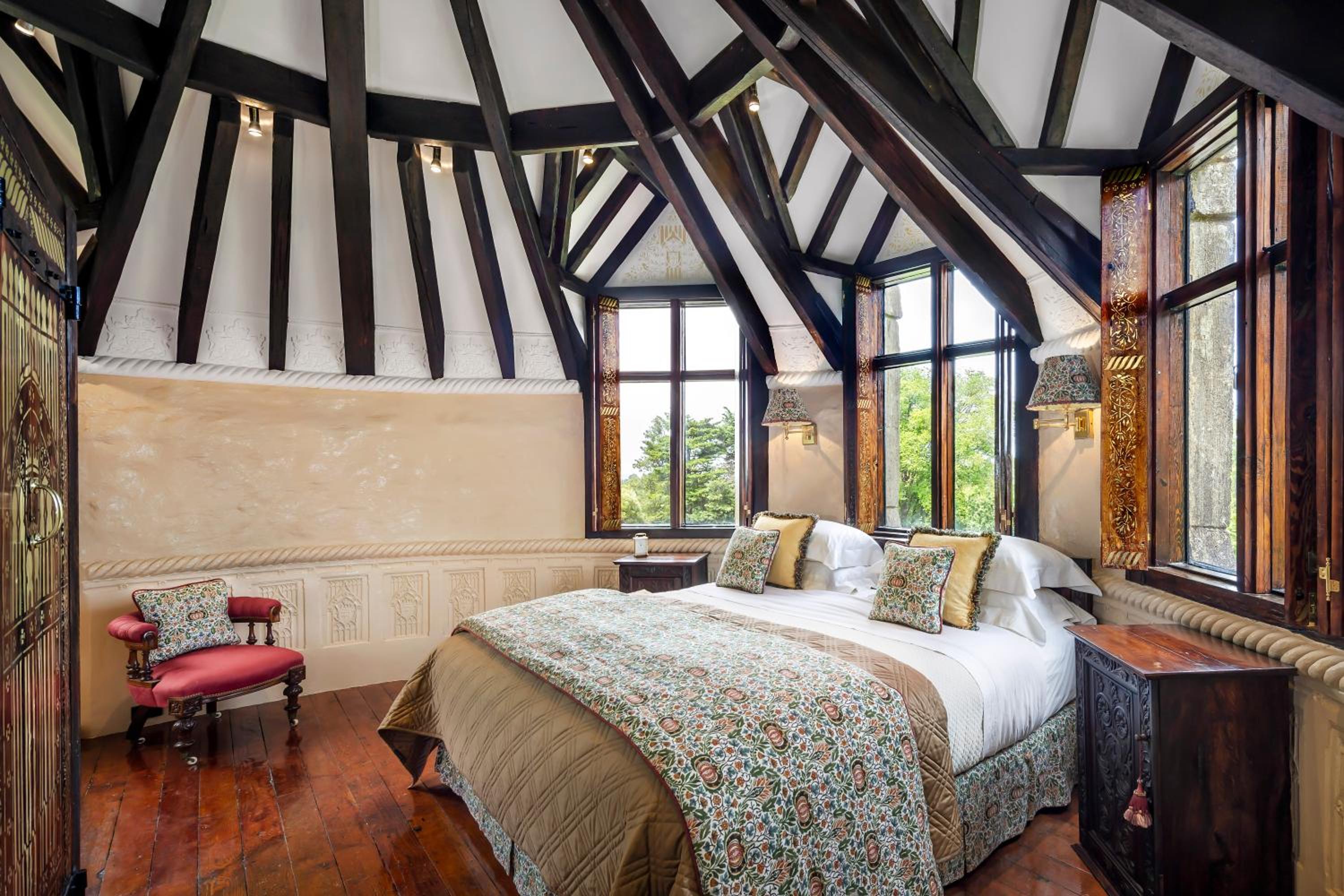 Thorngrove Manor
