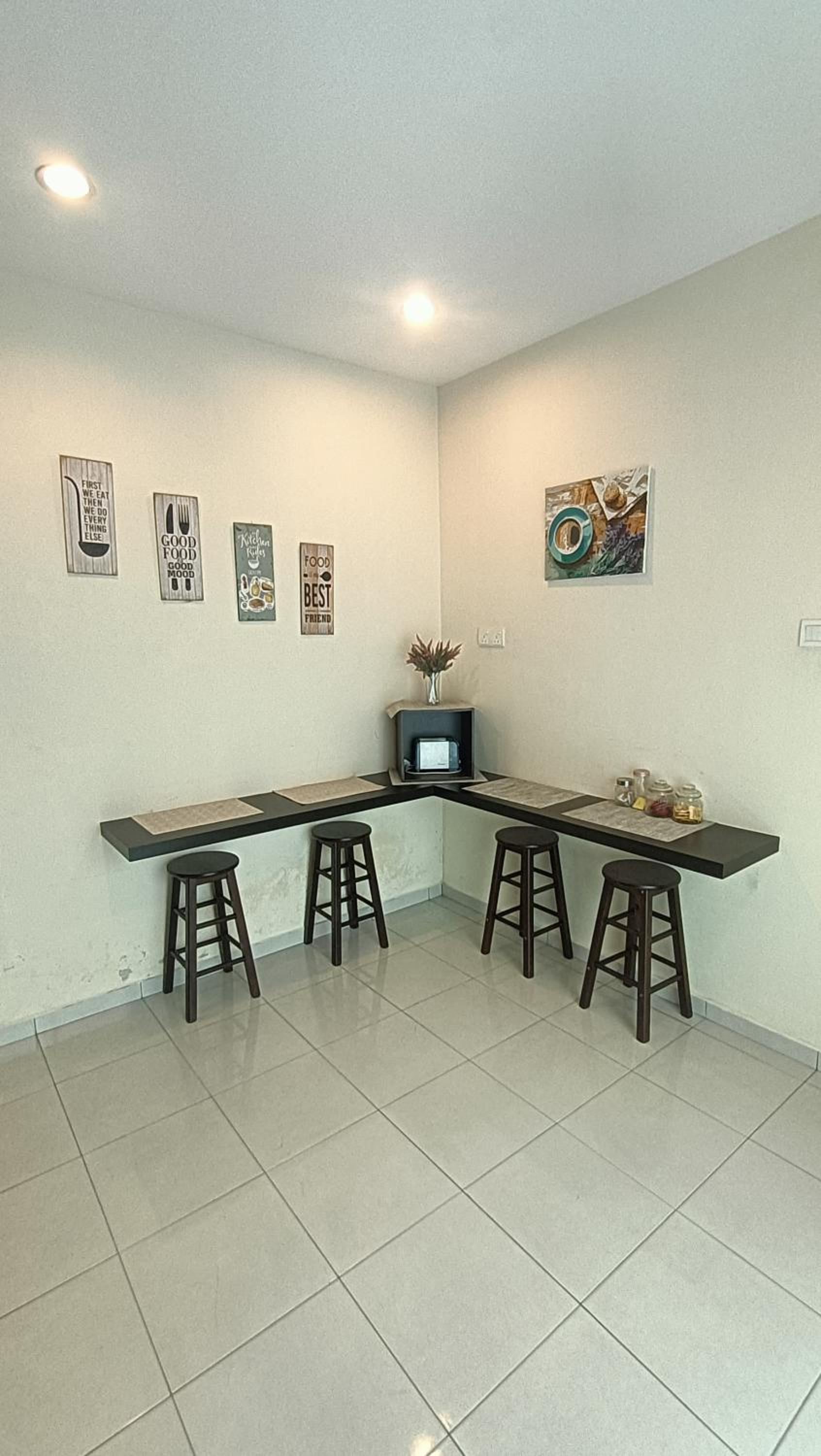 Setia Residen Semi-D two half storey 5 Bedrooms unlimited wifi photo 5