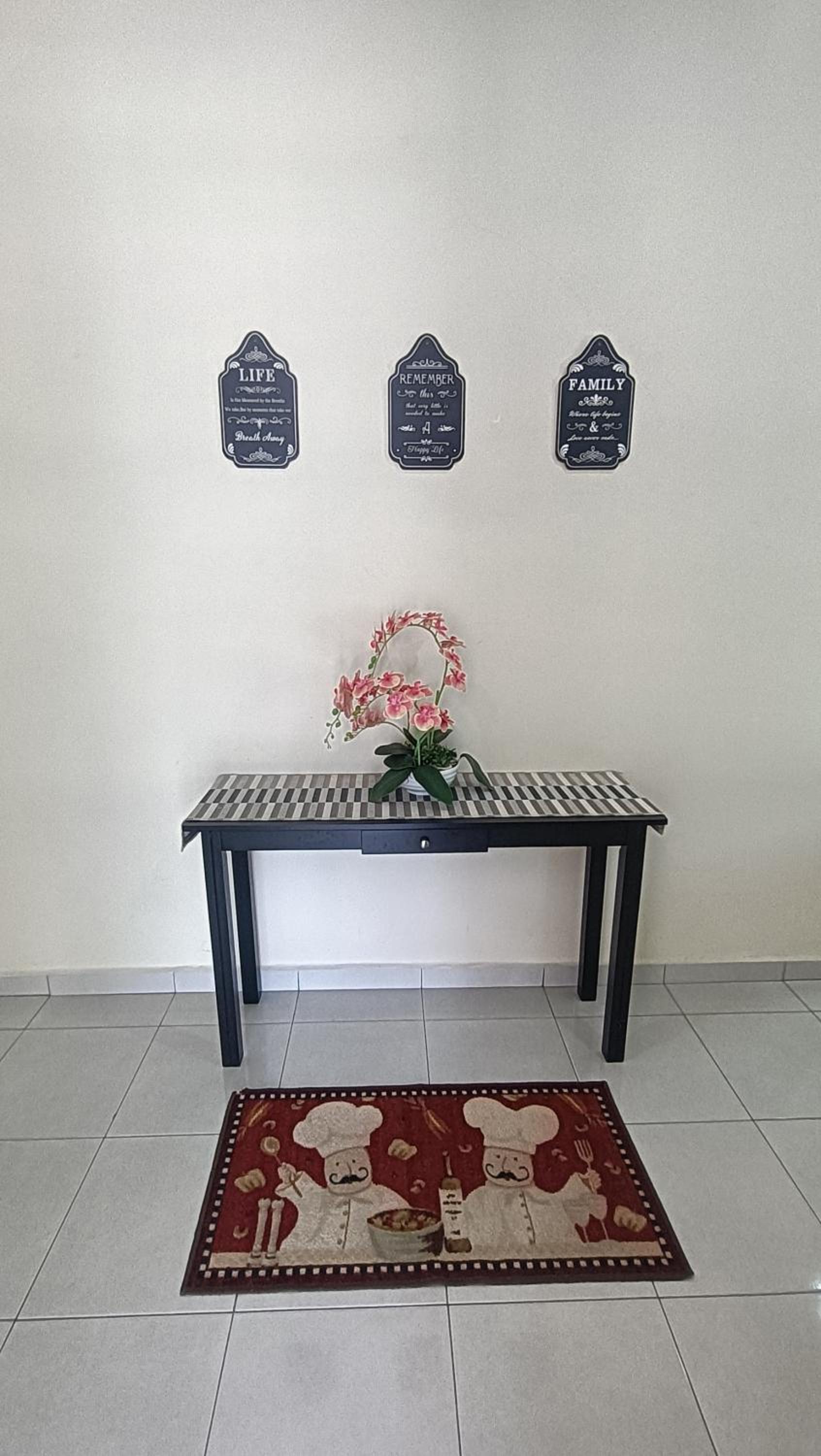 Setia Residen Semi-D two half storey 5 Bedrooms unlimited wifi photo 4