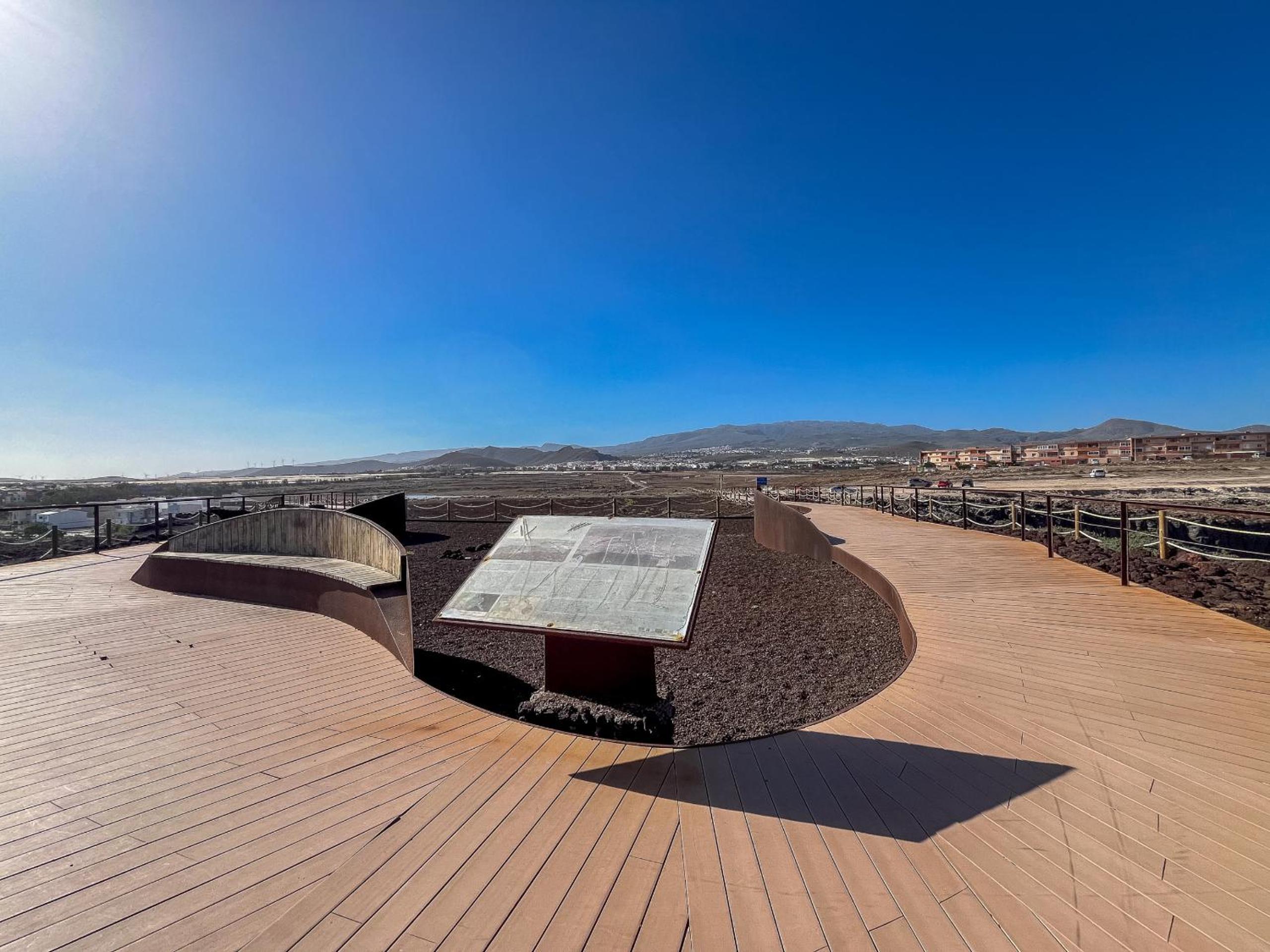 Playa El Burrero con terraza y solarium privado