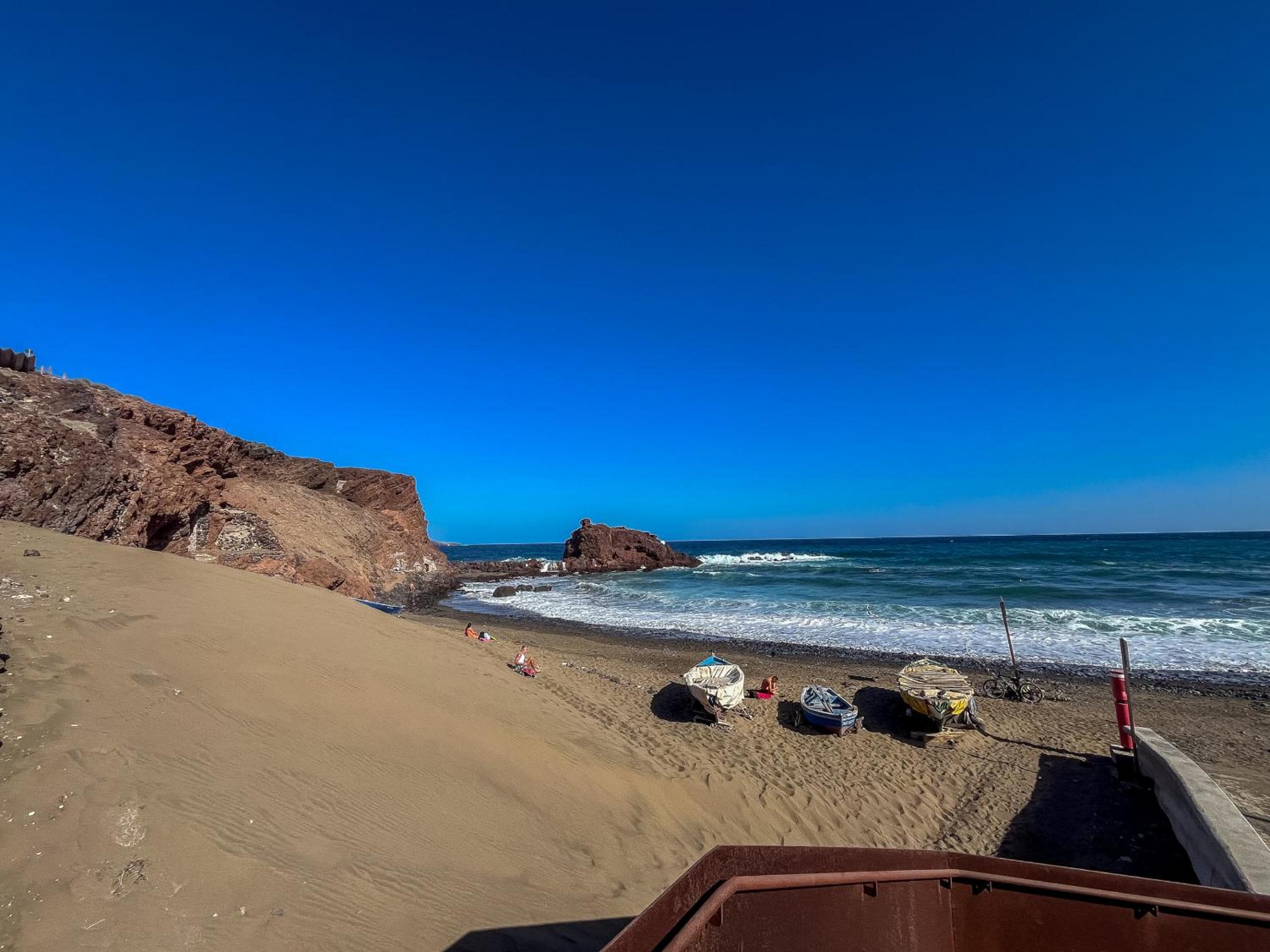 Playa El Burrero con terraza y solarium privado