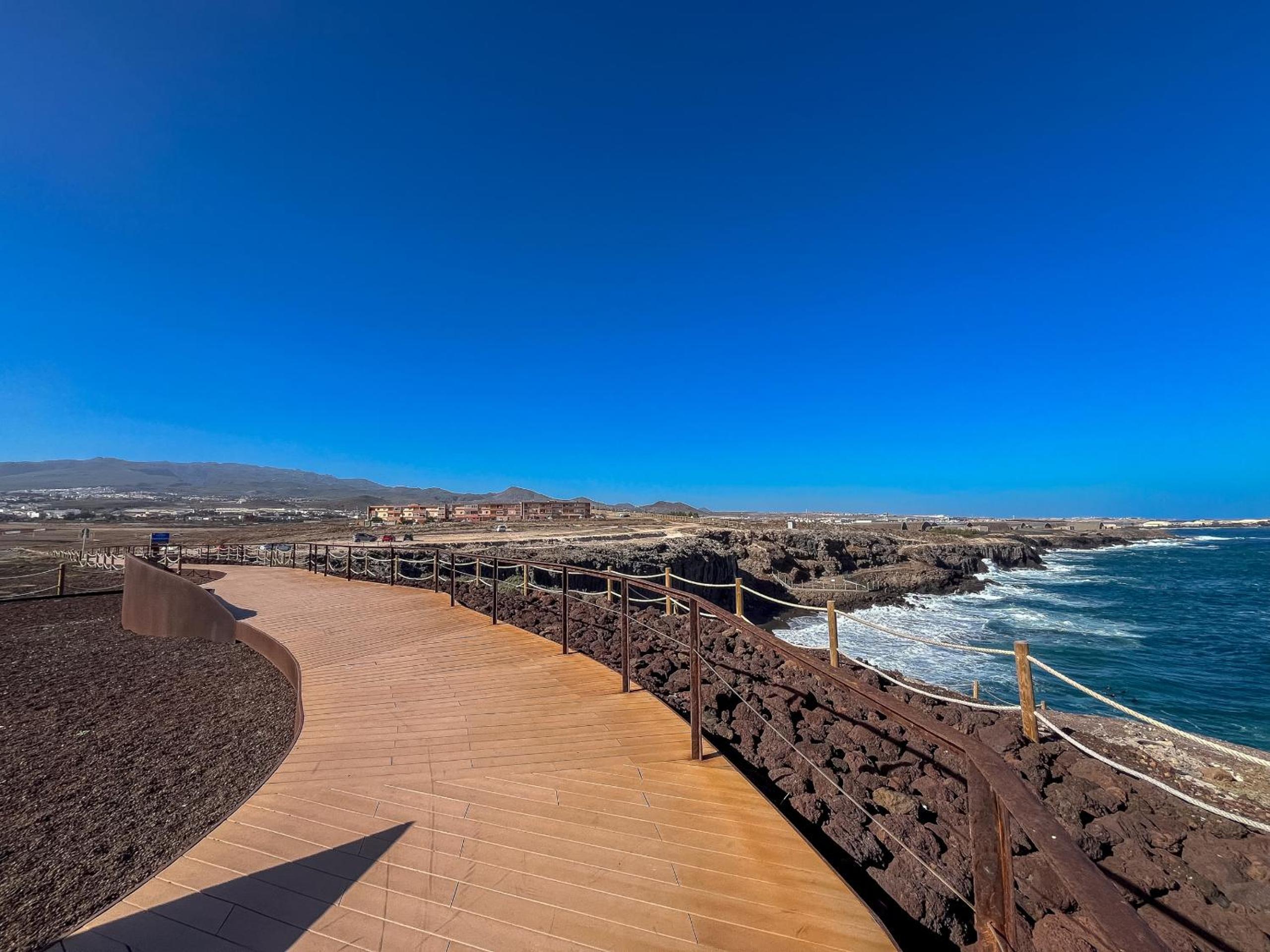 Playa El Burrero con terraza y solarium privado