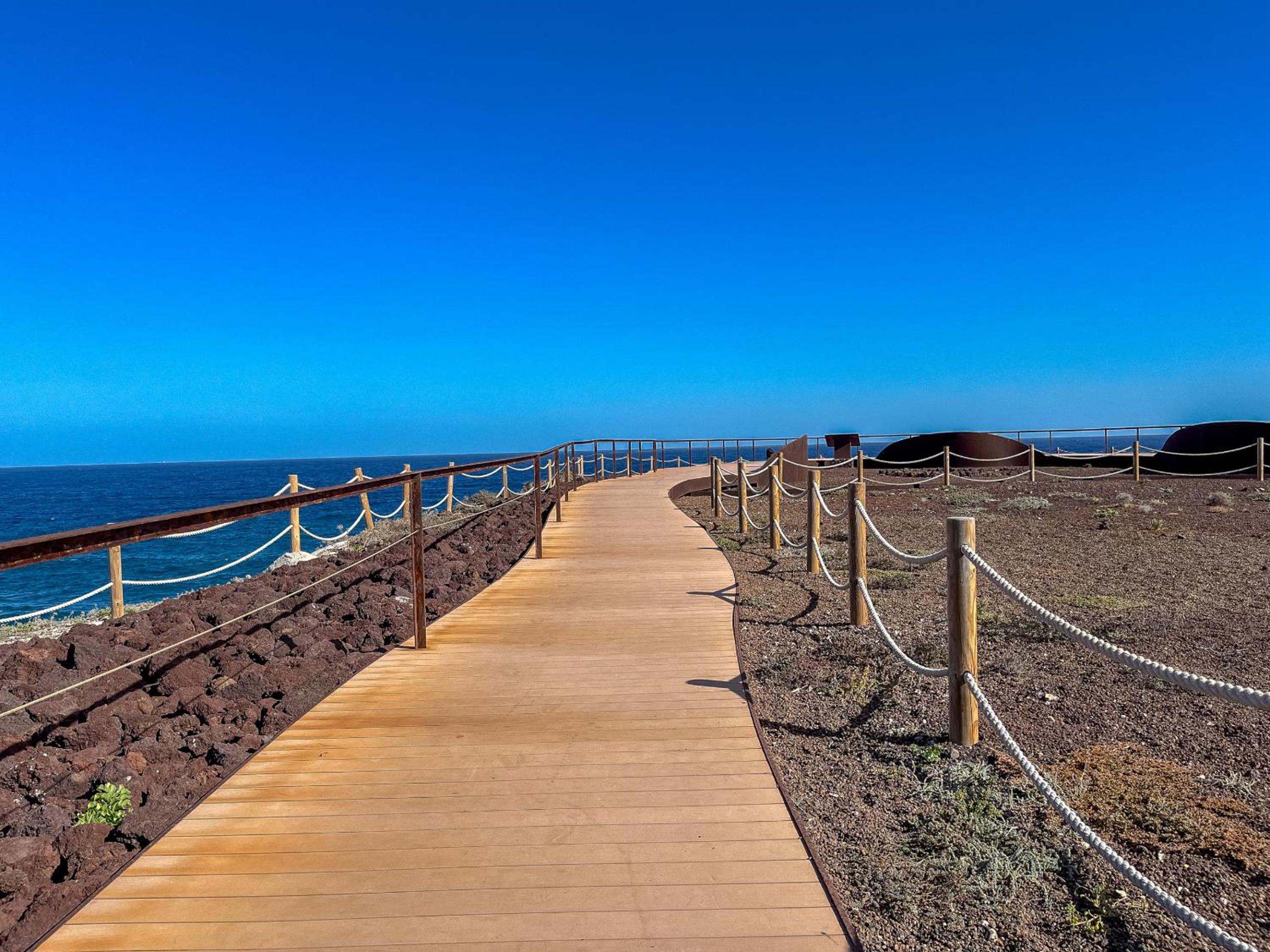 Playa El Burrero con terraza y solarium privado