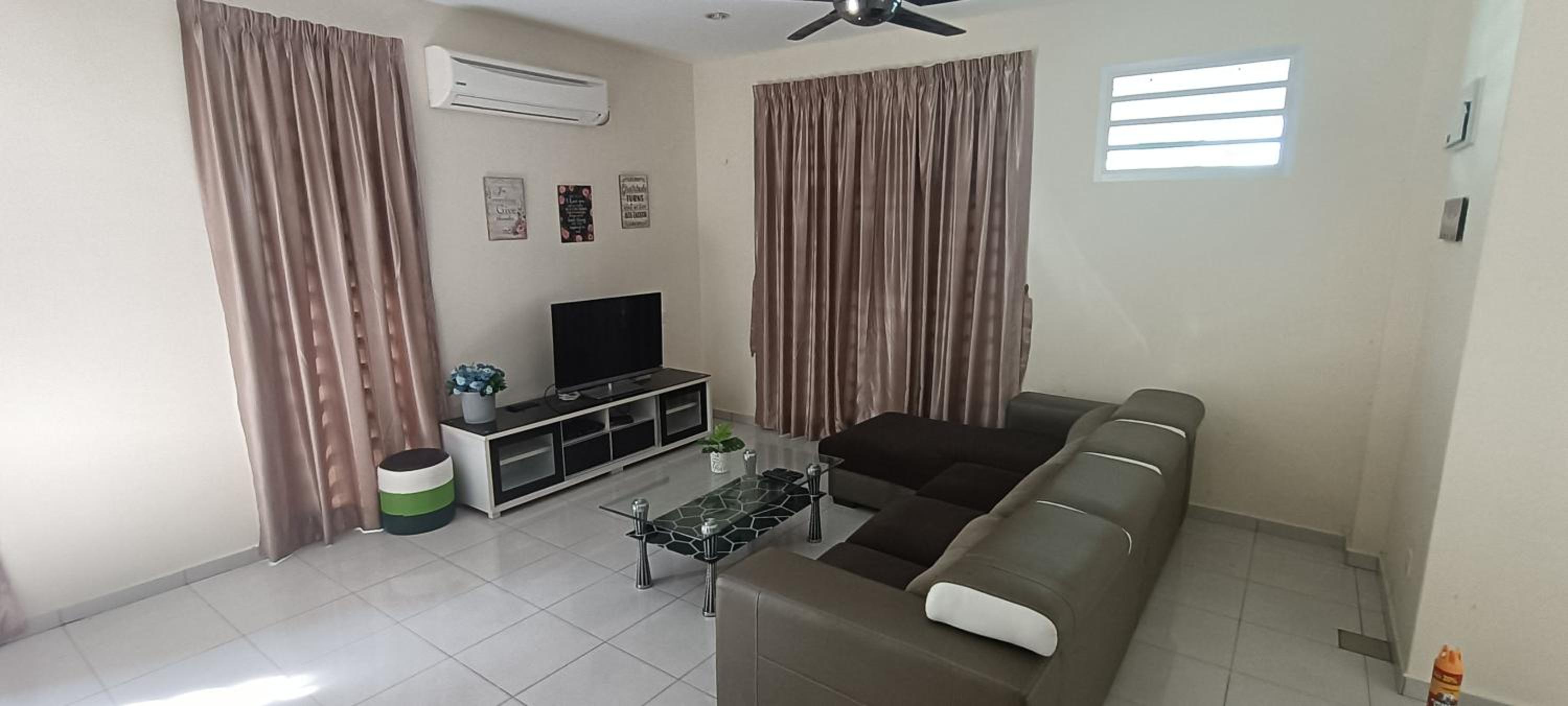 Setia Residen Semi-D two half storey 5 Bedrooms unlimited wifi view 5