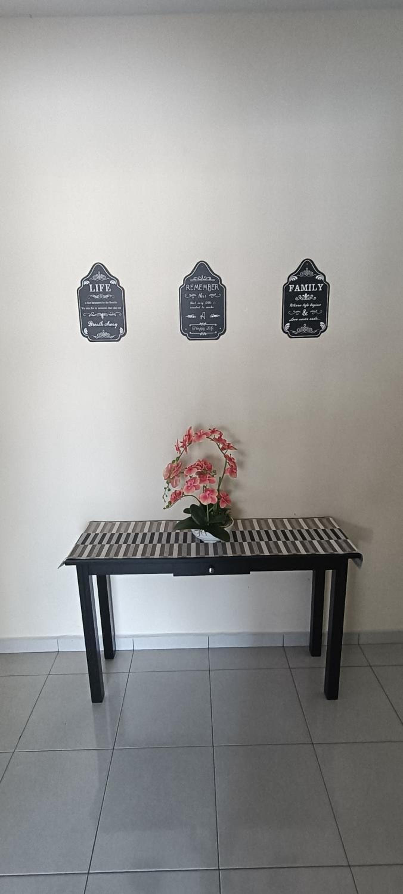 Setia Residen Semi-D two half storey 5 Bedrooms unlimited wifi view 3