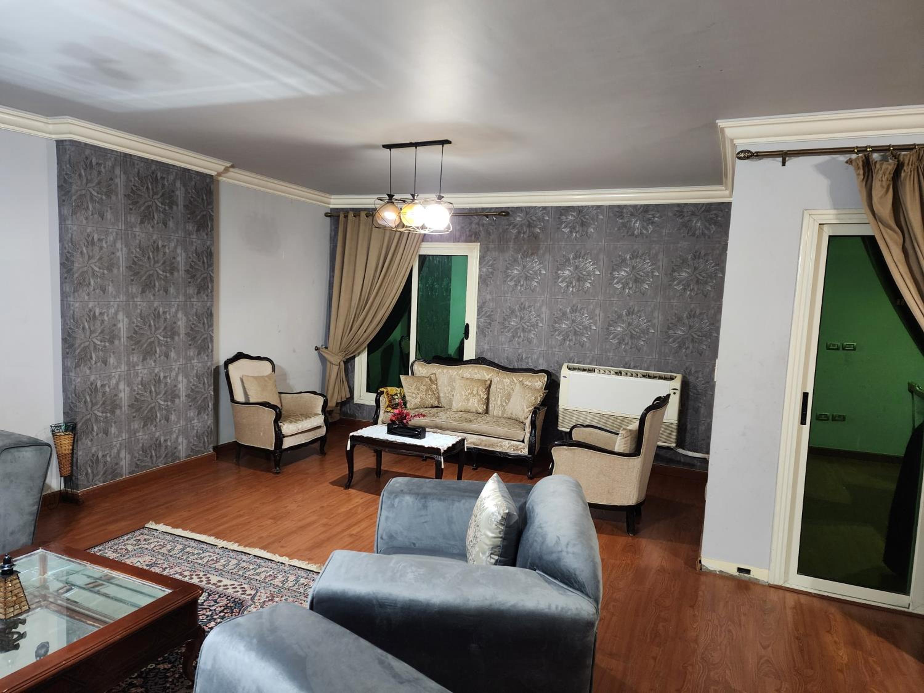 HOLIDAY VILLA 1