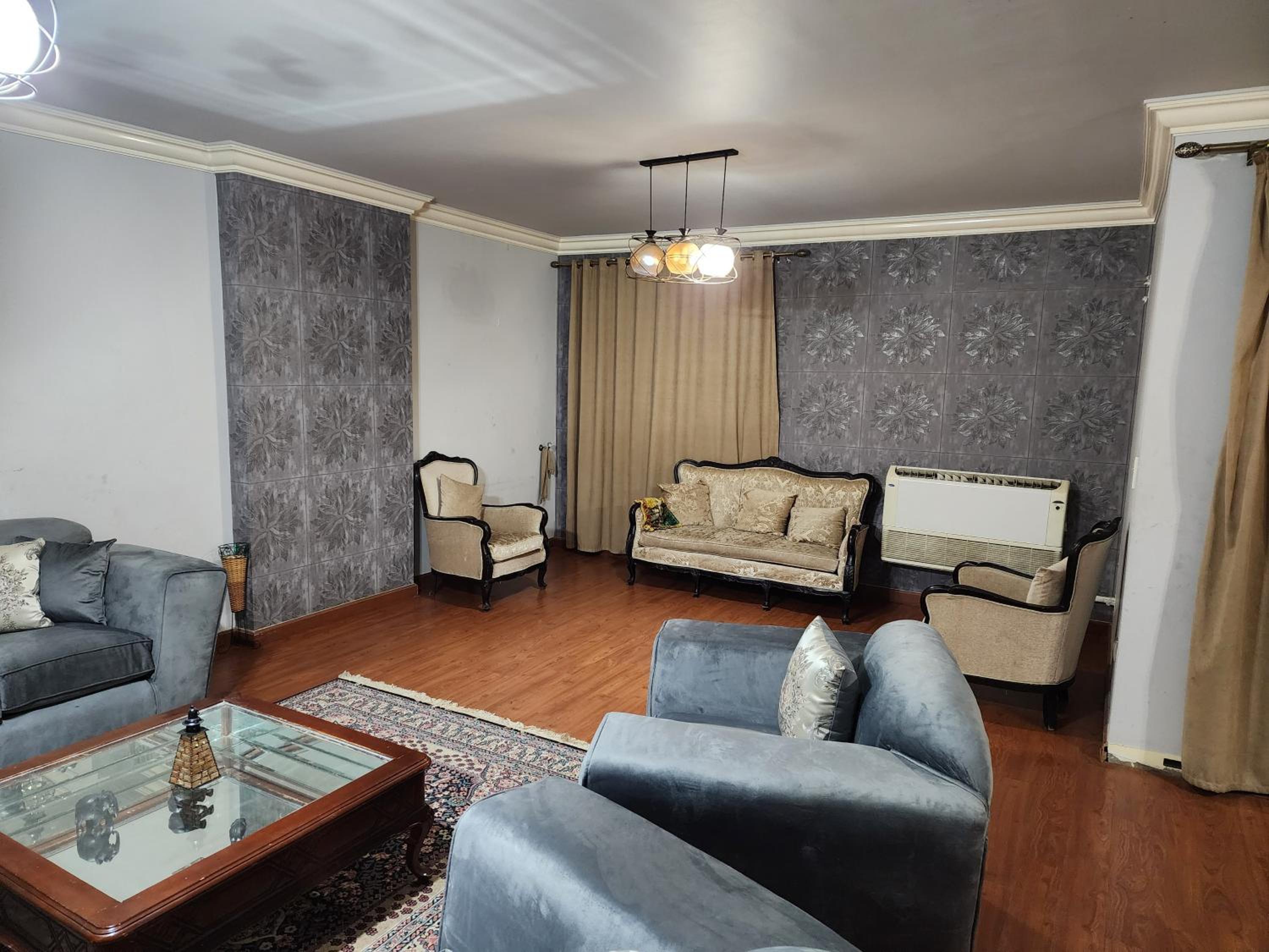 HOLIDAY VILLA 1