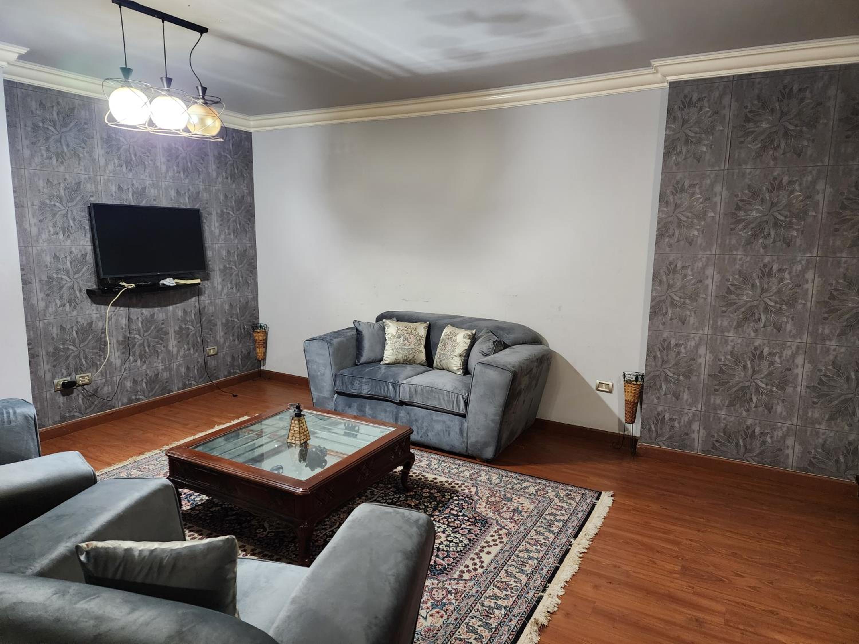 HOLIDAY VILLA 1
