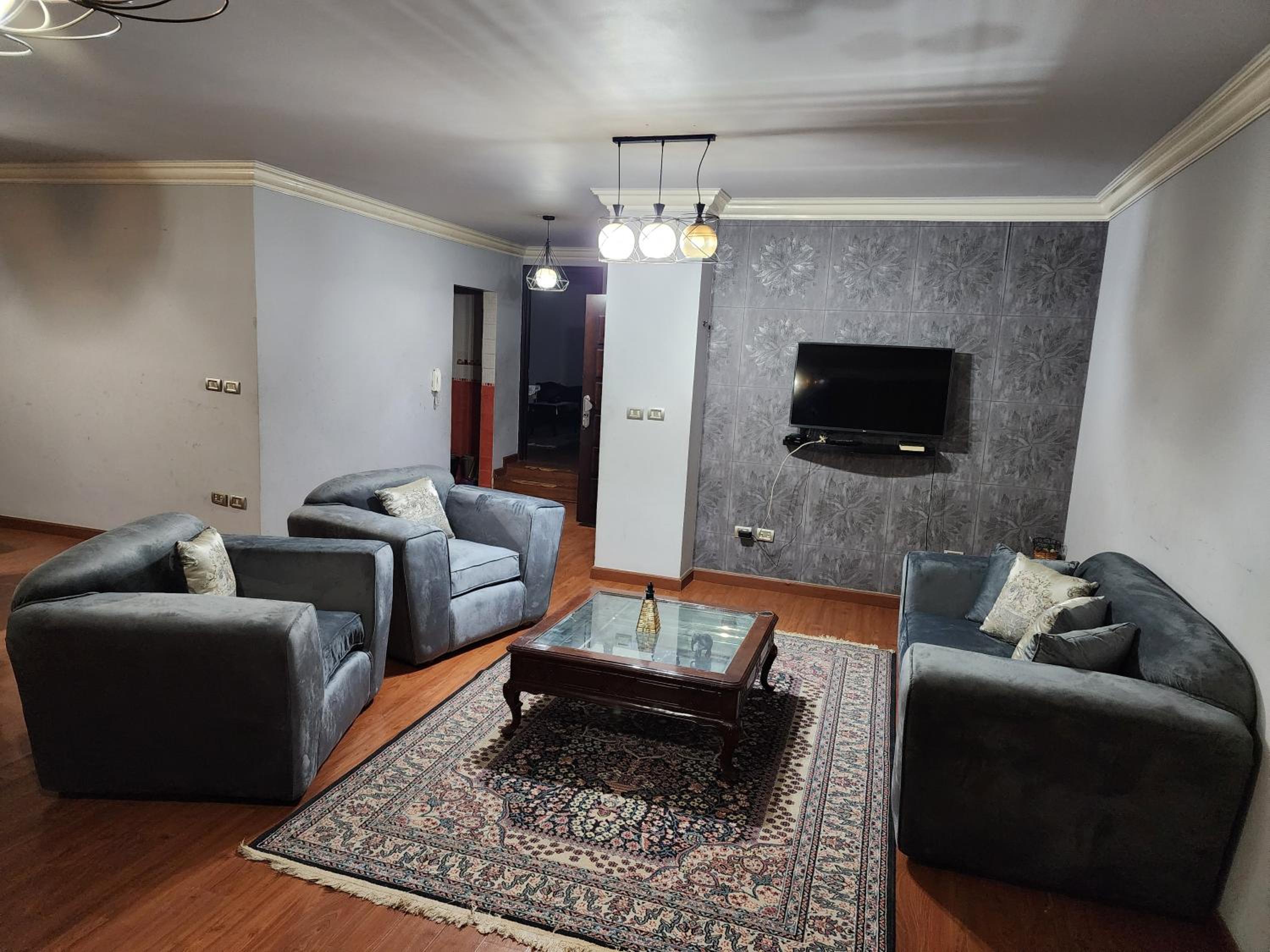 HOLIDAY VILLA 1