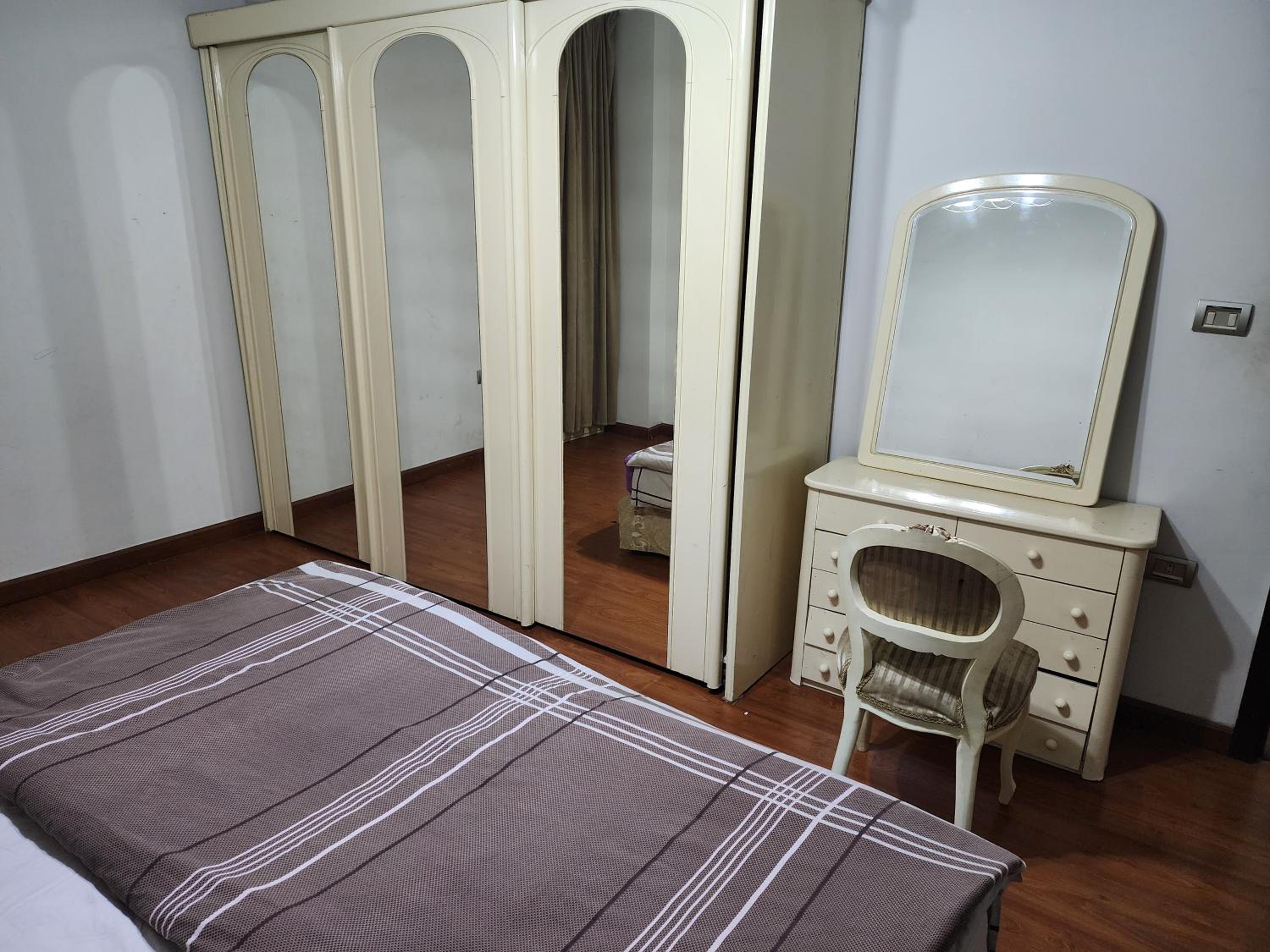 HOLIDAY VILLA 1