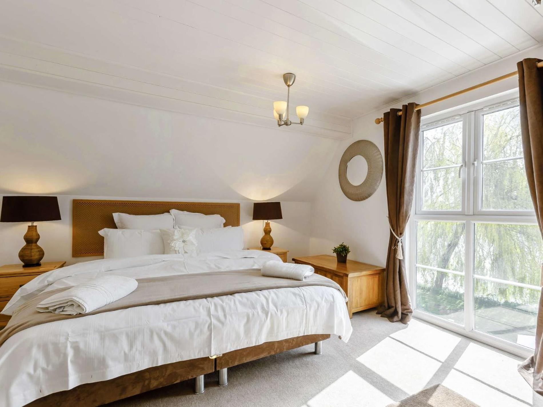 3 Bed in Cirencester oc-hic02