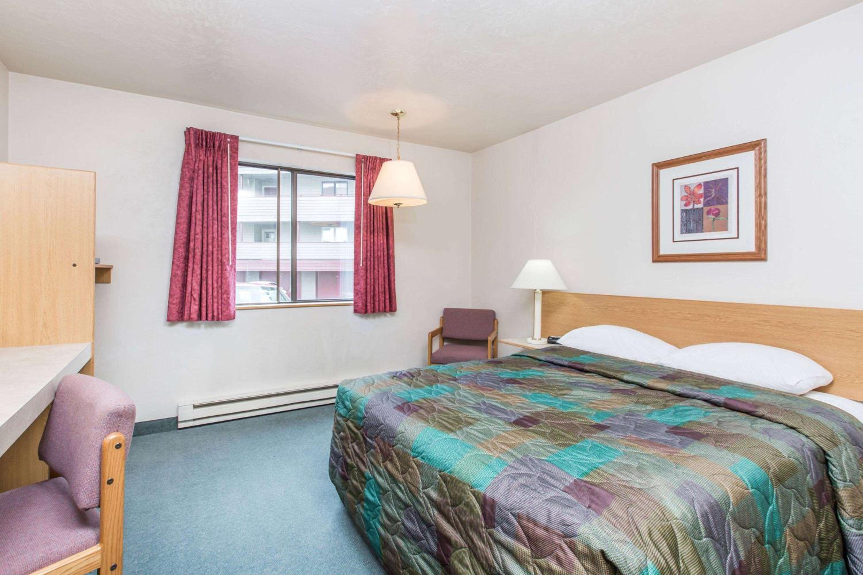 Ketchikan Vacations - Super 8 by Wyndham Ketchikan - Property Image 2