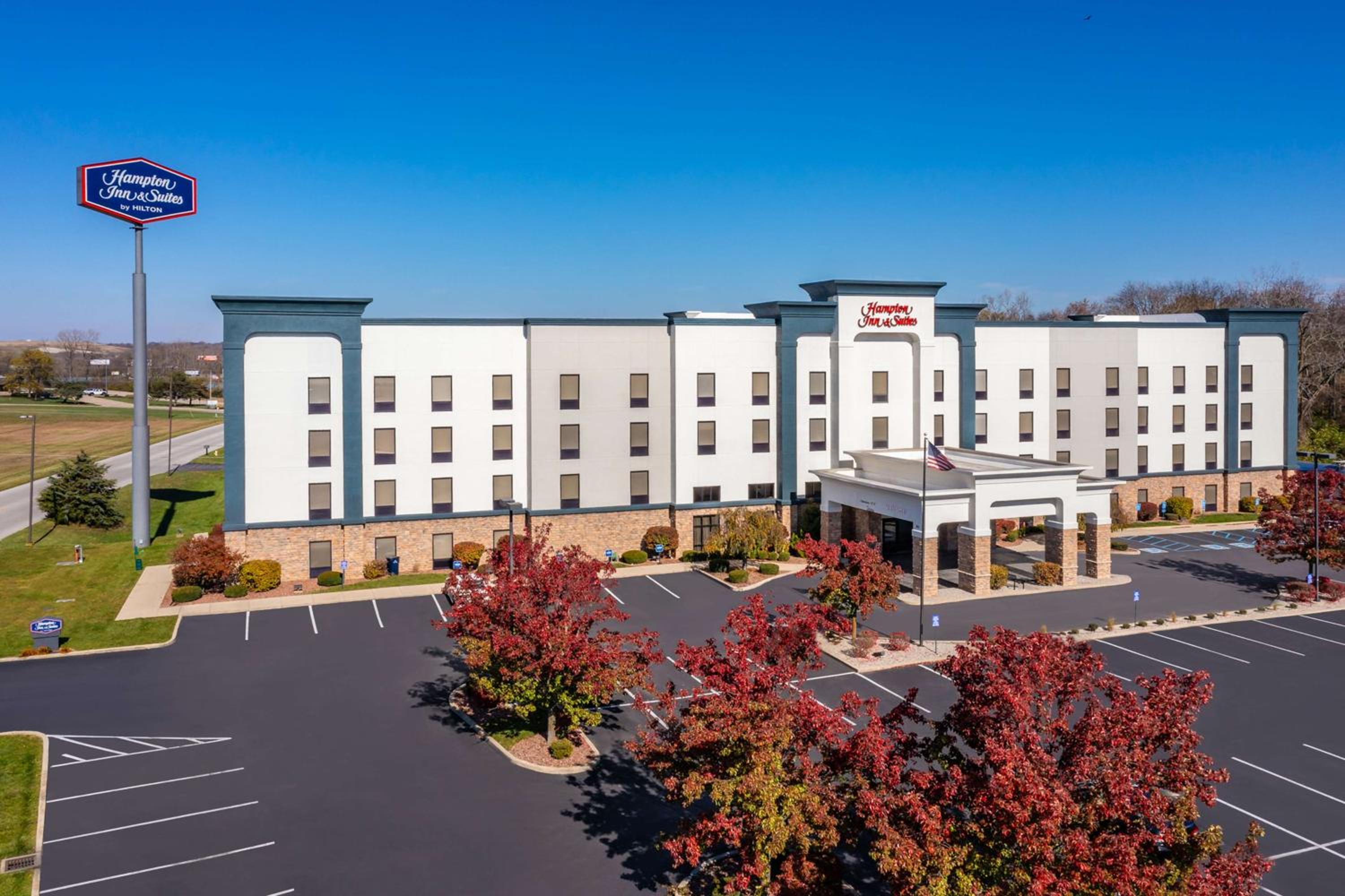 Richmond Vacations - Hampton Inn  Suites Richmond - Property Image 2