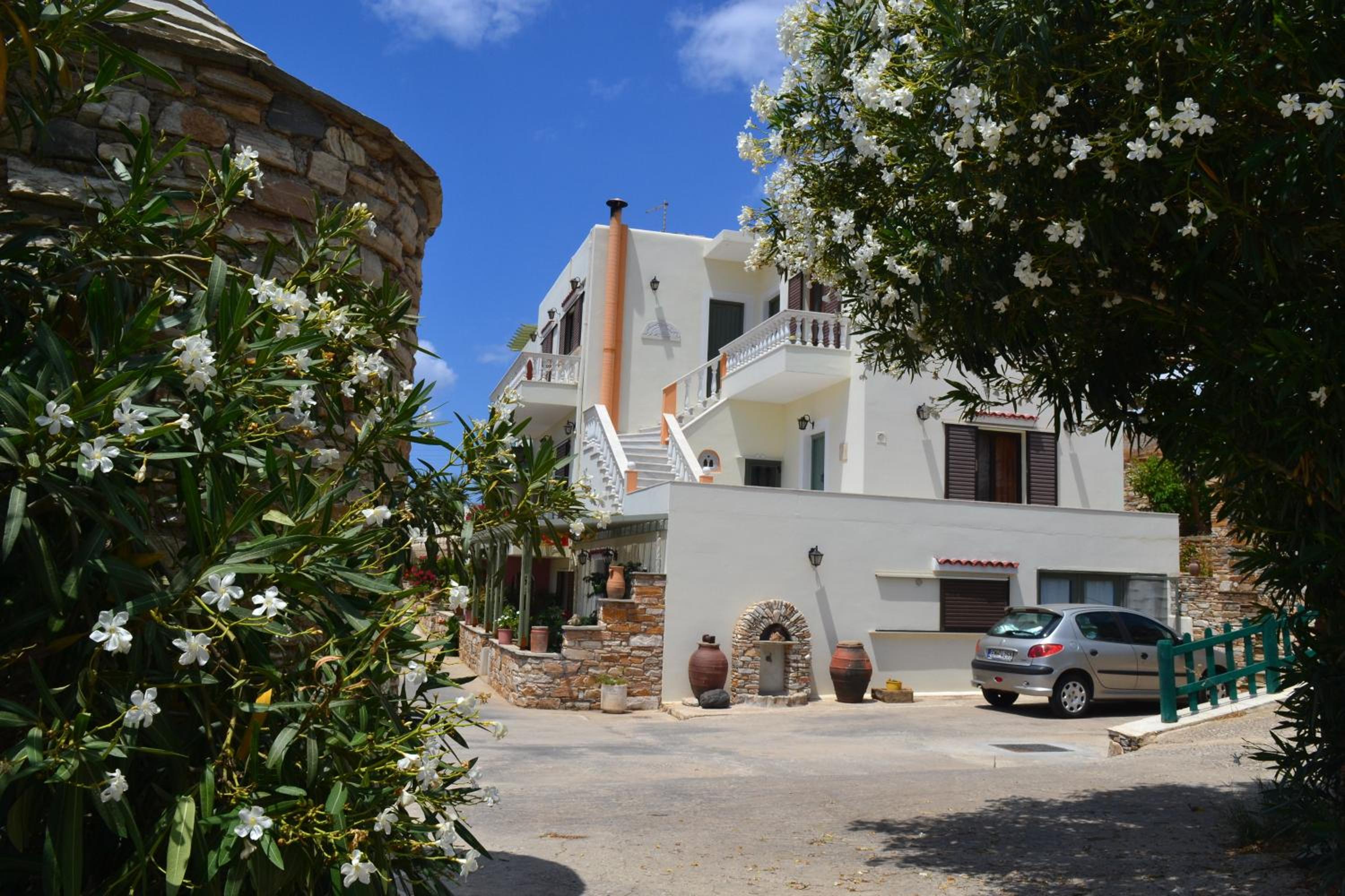 Stelios Zalonis Apartments