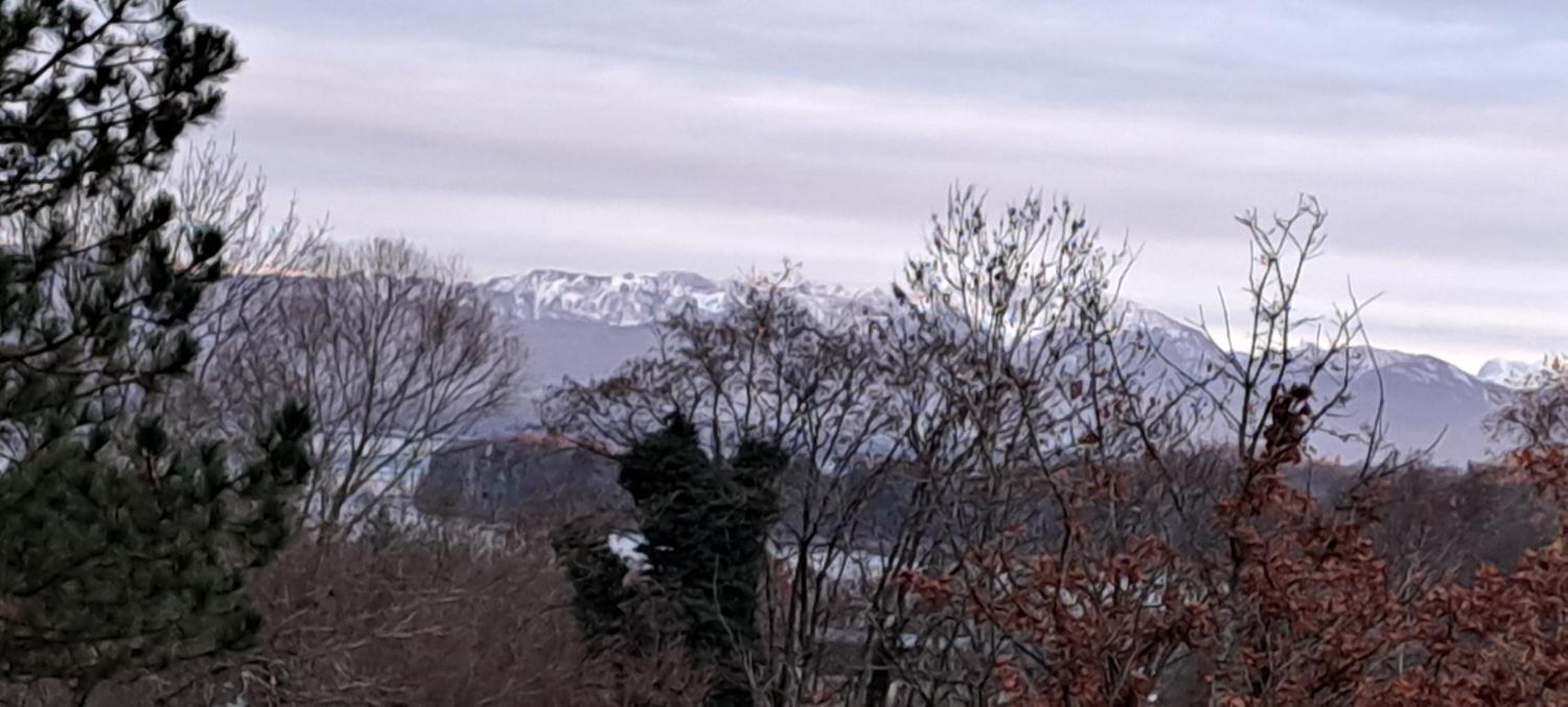 Nichtraucher-Zimmer, Privatunterkunft, mit Sonnenaufgang, Kühlschrank, Ventilator und ruhiger Innenhof Obergeschoss bei Koberstein