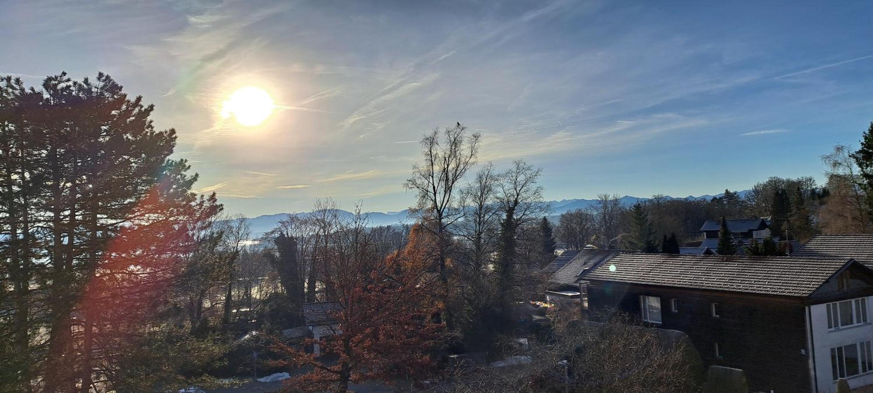 Nichtraucher-Zimmer, Privatunterkunft, mit Sonnenaufgang, Kühlschrank, Ventilator und ruhiger Innenhof Obergeschoss bei Koberstein