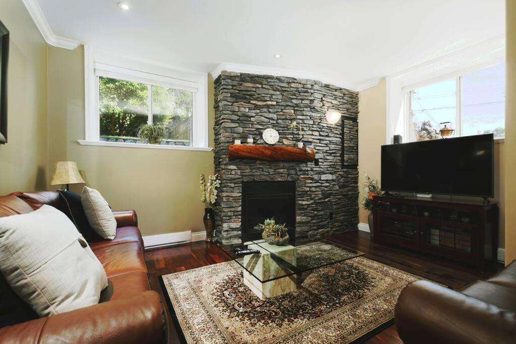 Hotel Upscale Character Home with Luxurious Amenities - Image 1