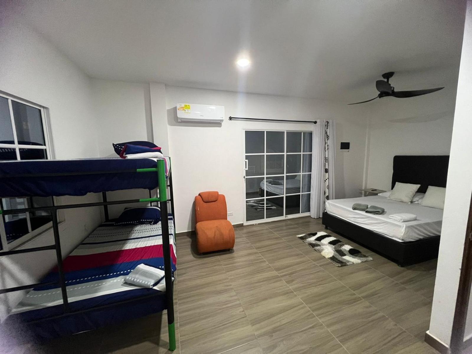 Isabella Habitaciones y aptos cerca del Aeropuerto y Playa