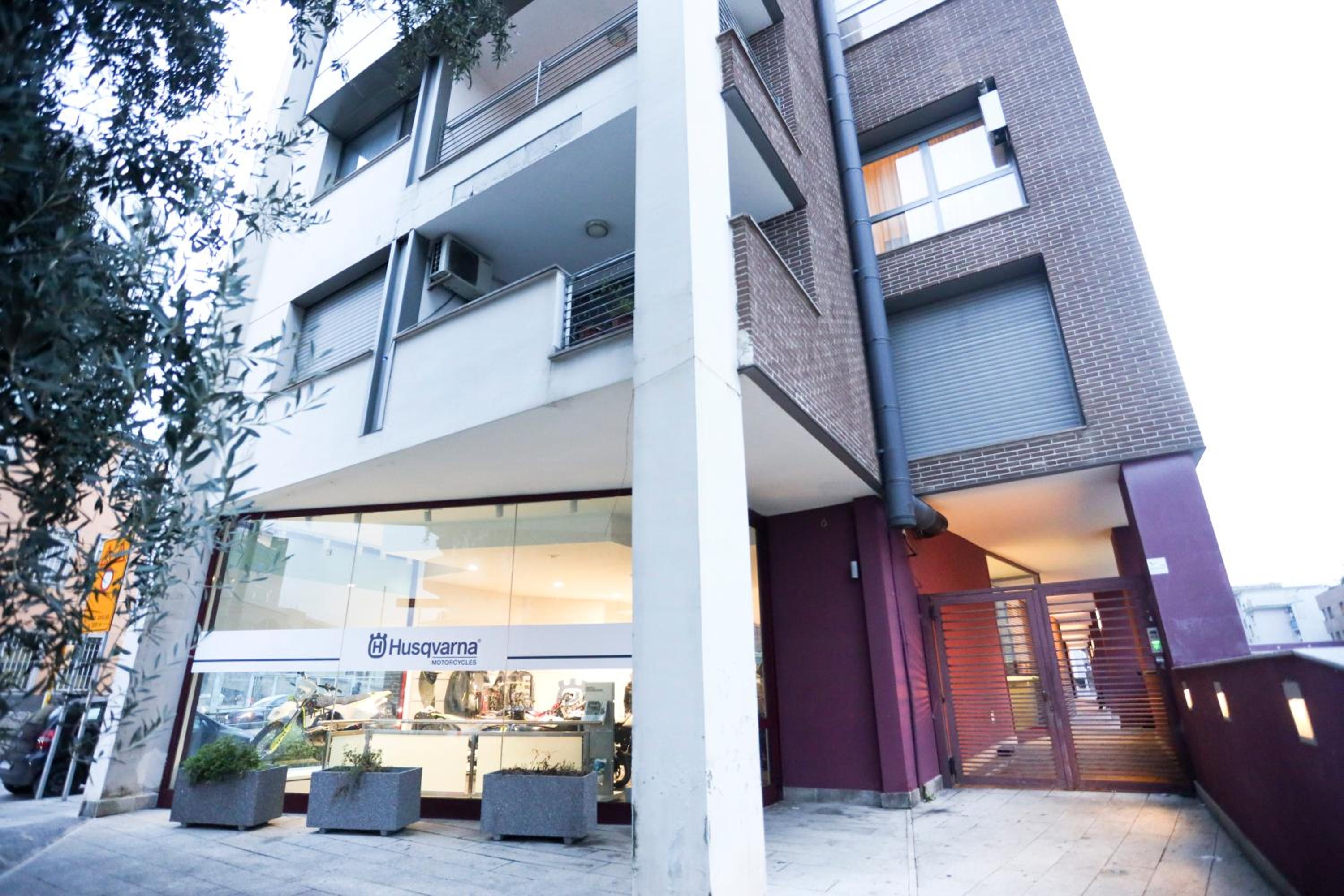 GuestHost - Sebeto Apartments with Parking & Netfilx