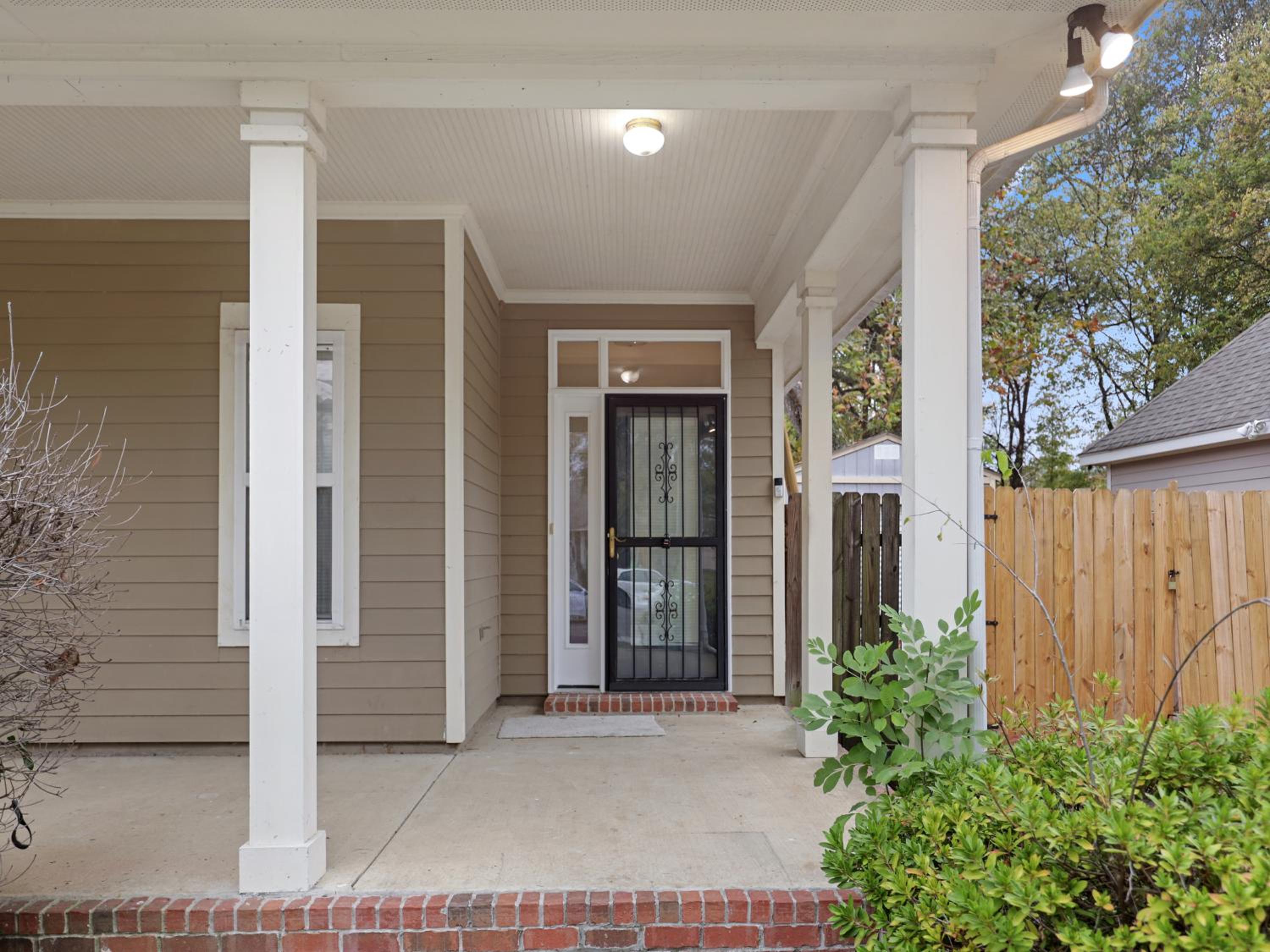 La Petite Maison of Woodlawn view 3
