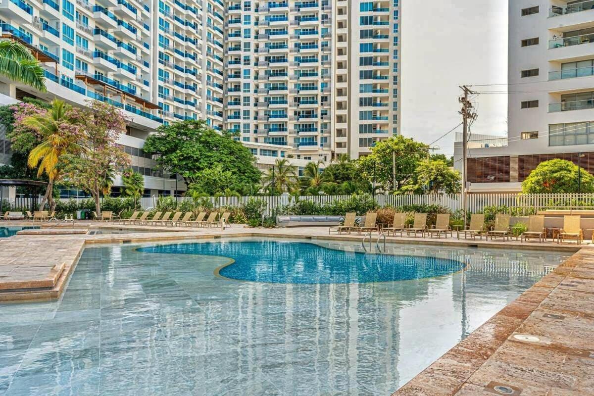 Apartamento salida directa a la playa, zona playa privada, Piscinas y jacuzzis wifi