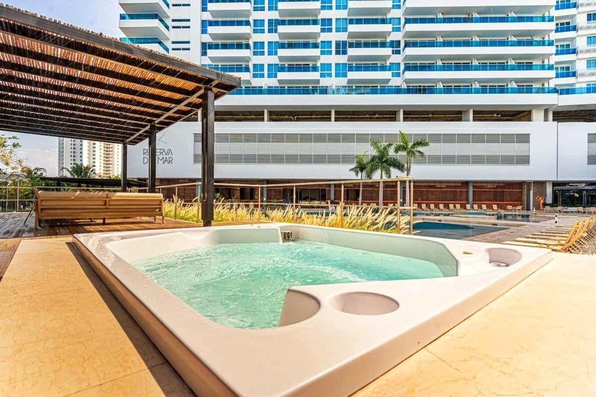 Apartamento salida directa a la playa, zona playa privada, Piscinas y jacuzzis wifi