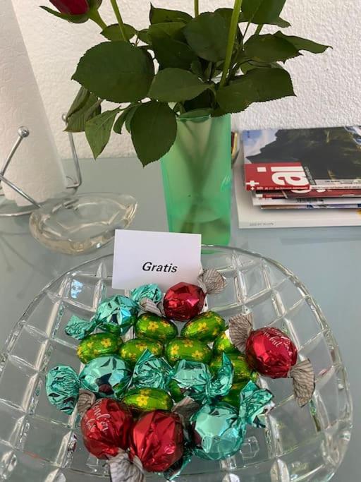 Preiswertes stilvolles Zimmer im privaten Haus mit großem schönem modernem Gemeinschaft Badenzimmer