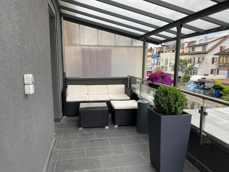 Preiswertes stilvolles Zimmer im privaten Haus mit großem schönem modernem Gemeinschaft Badenzimmer