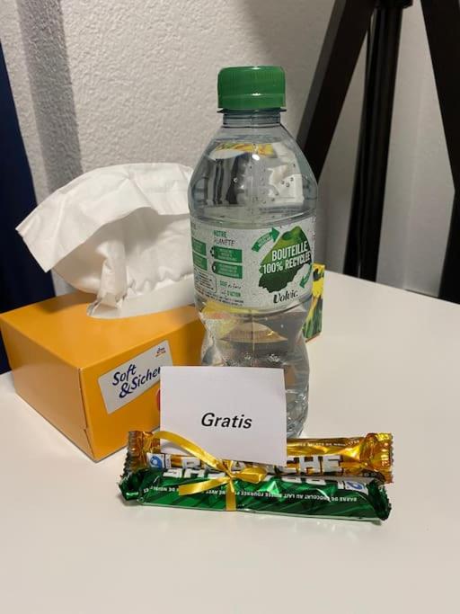 Preiswertes stilvolles Zimmer im privaten Haus mit großem schönem modernem Gemeinschaft Badenzimmer