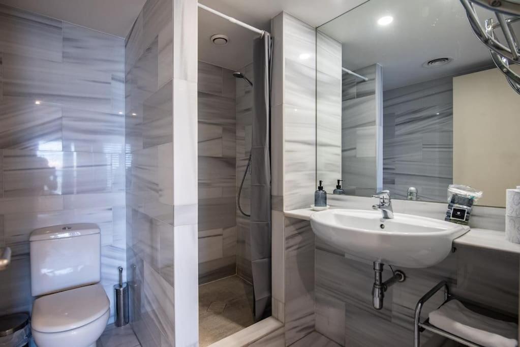 Unique Rentals-Seafront Luxe Suites