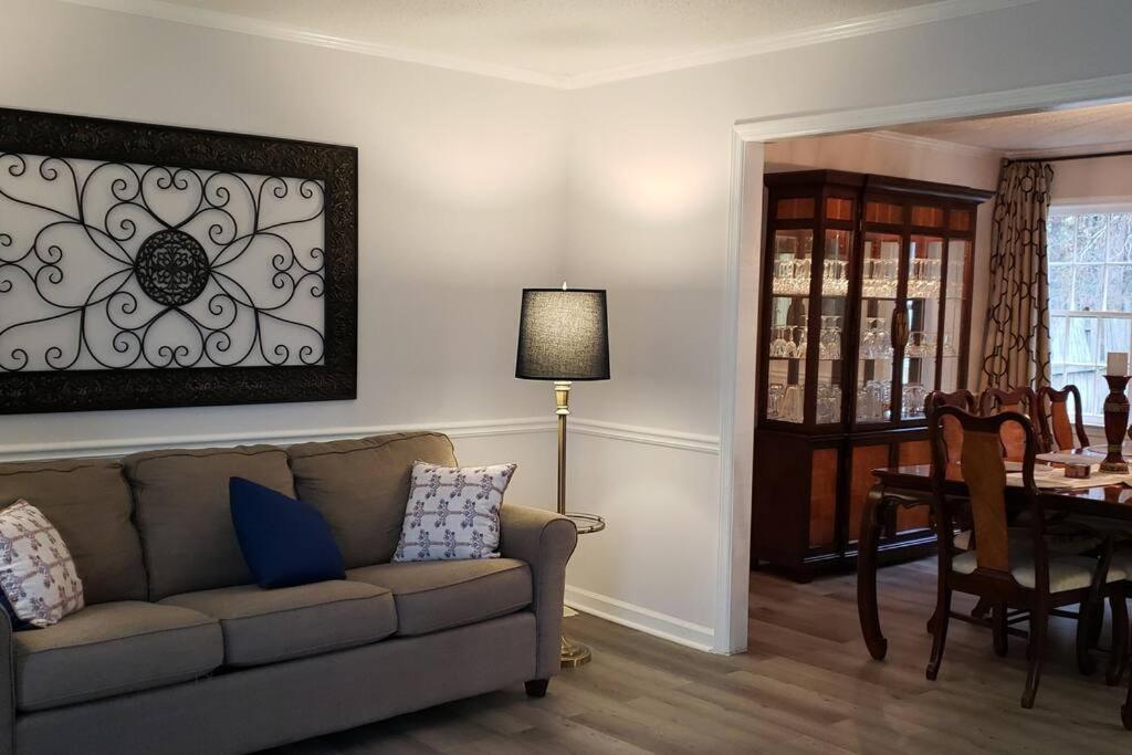 Masters Retreat! quite, great location 4BDR House view 2