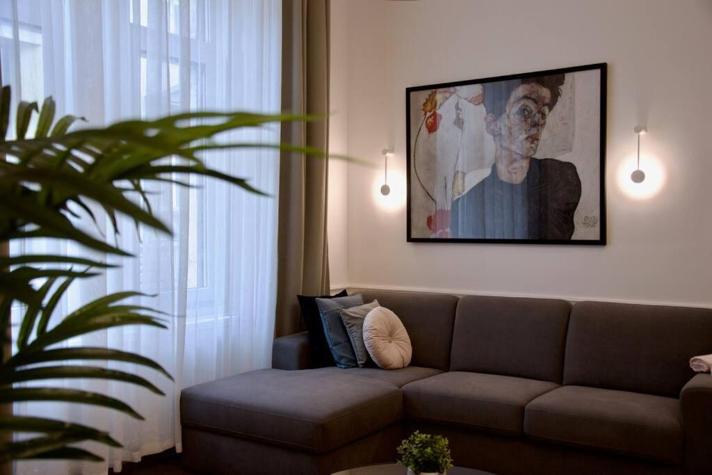 Premium Apartment by Hi5- Rökk Szilárd 3 bedroom view 2