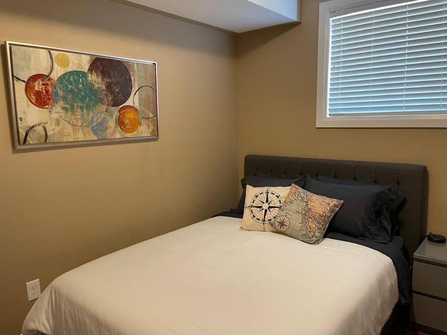 Cozy 2 bedroom home in Chatham - left side