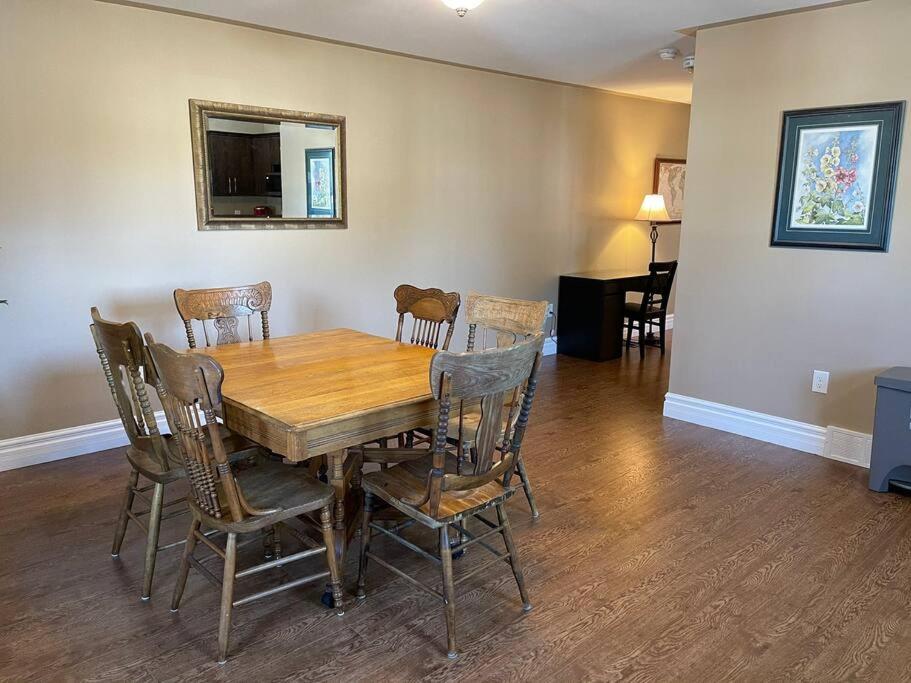 Cozy 2 bedroom home in Chatham - left side