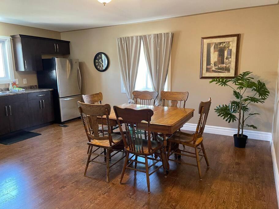 Cozy 2 bedroom home in Chatham - left side